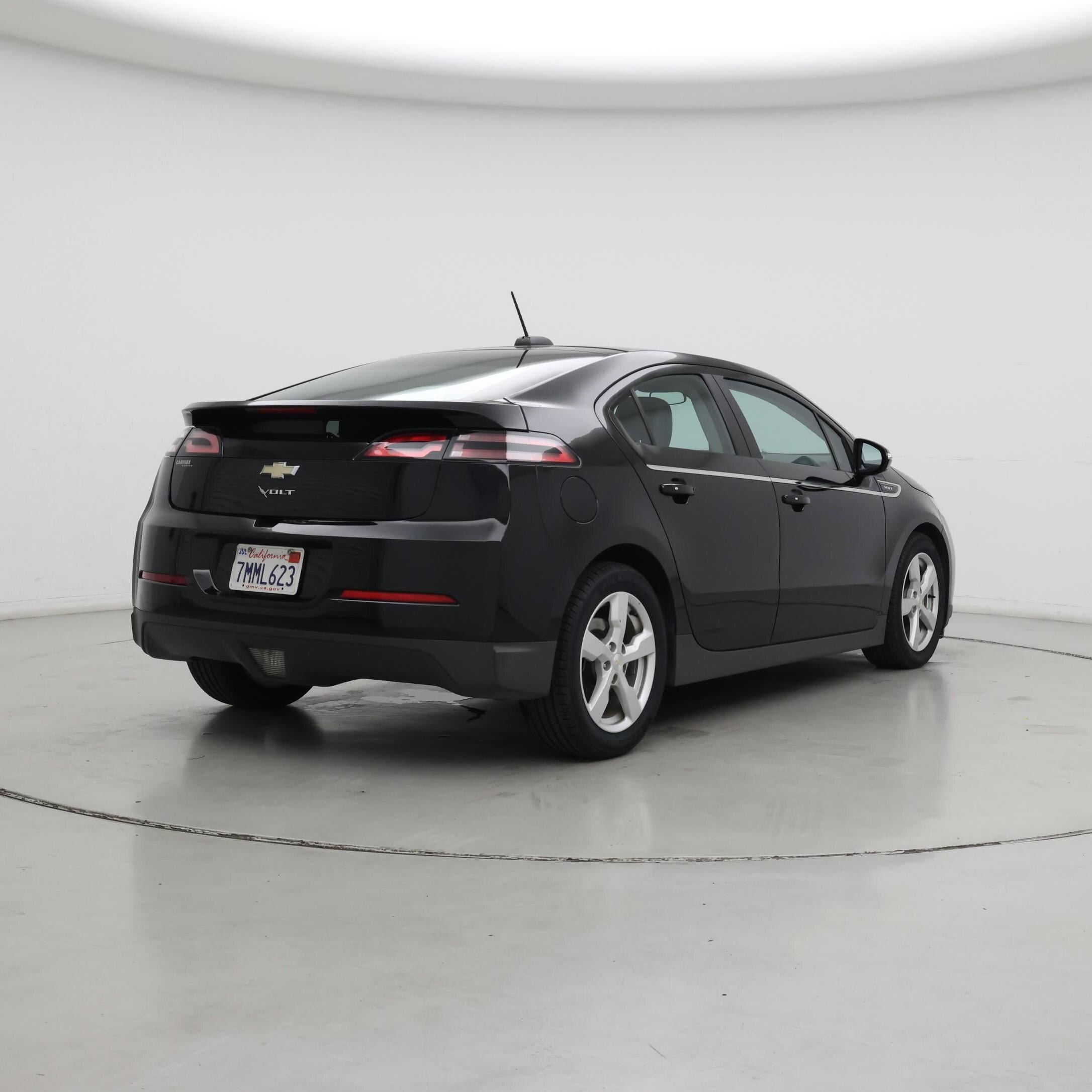 Thumbnail: 2015 Chevrolet Volt - 8
