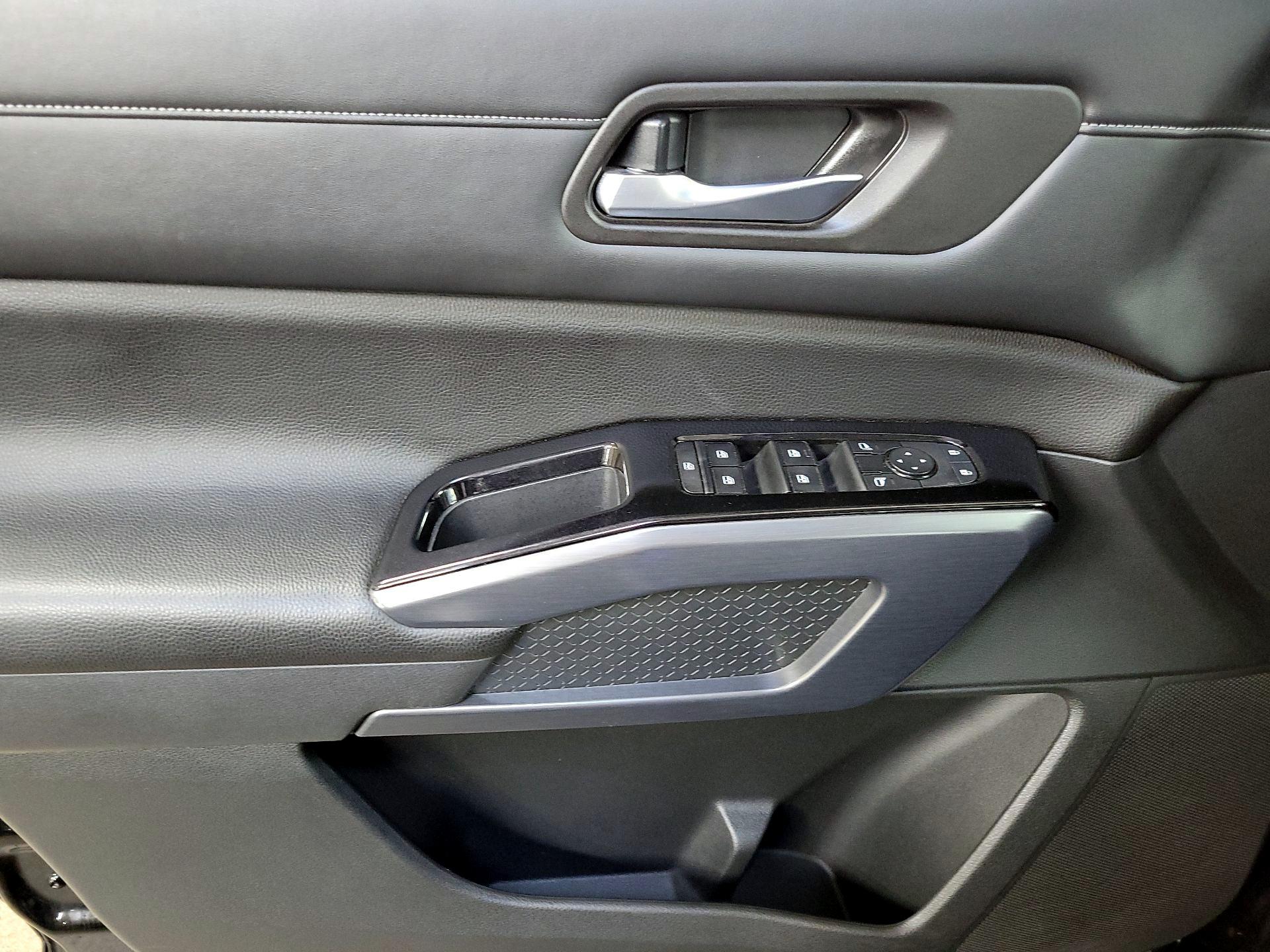 Thumbnail: 2022 Nissan Pathfinder - 12