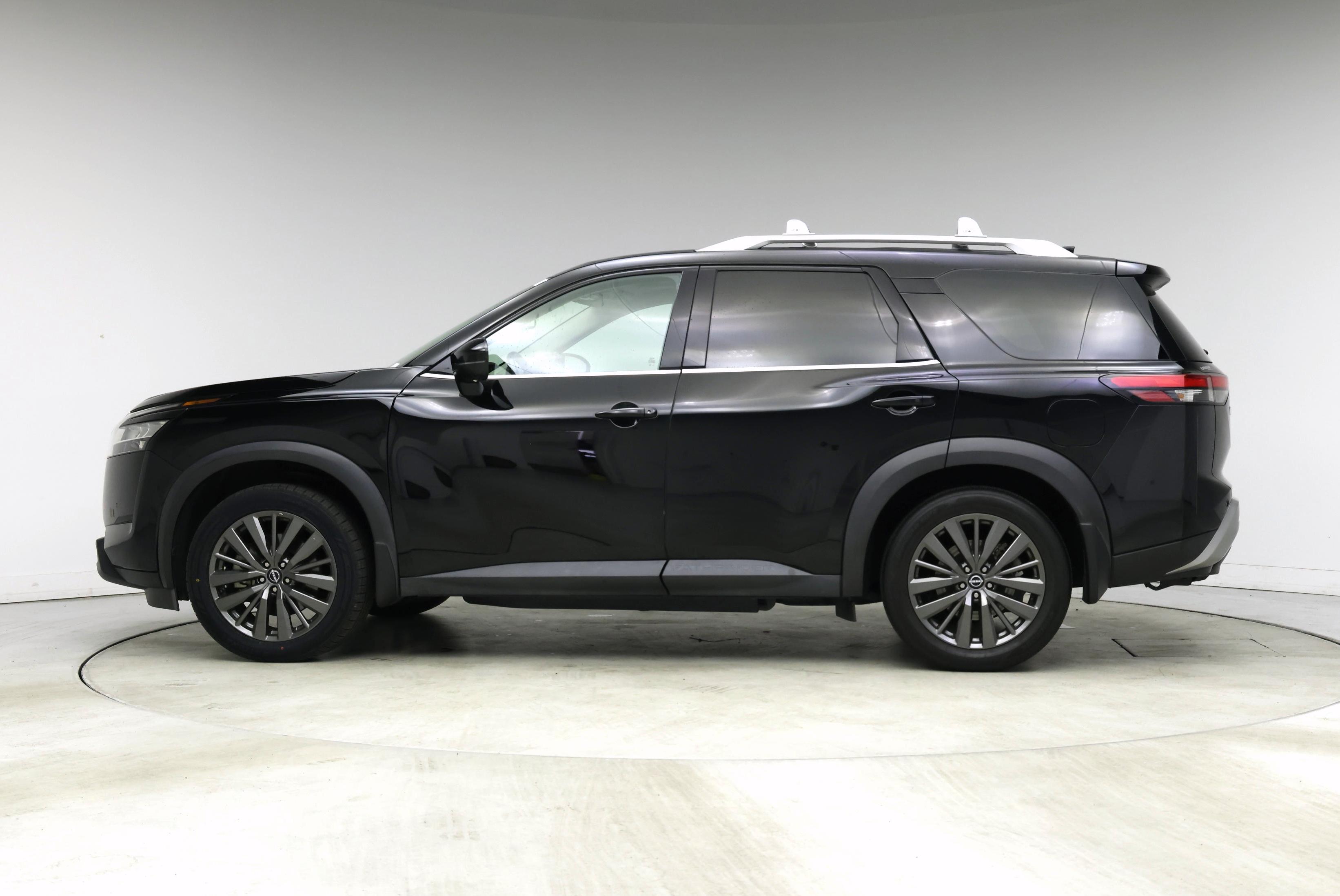 Thumbnail: 2022 Nissan Pathfinder - 3
