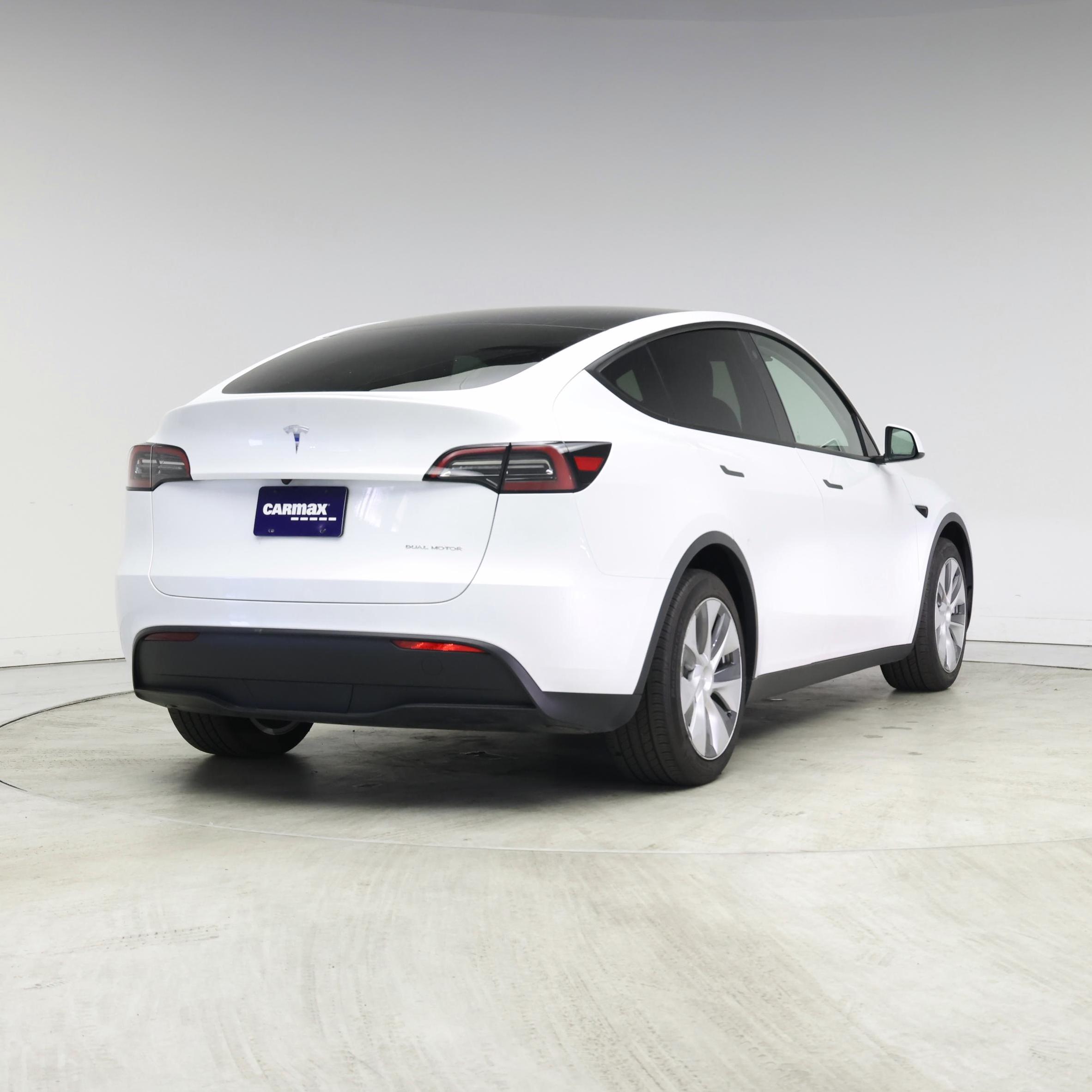 Thumbnail: 2023 Tesla Model Y - 8