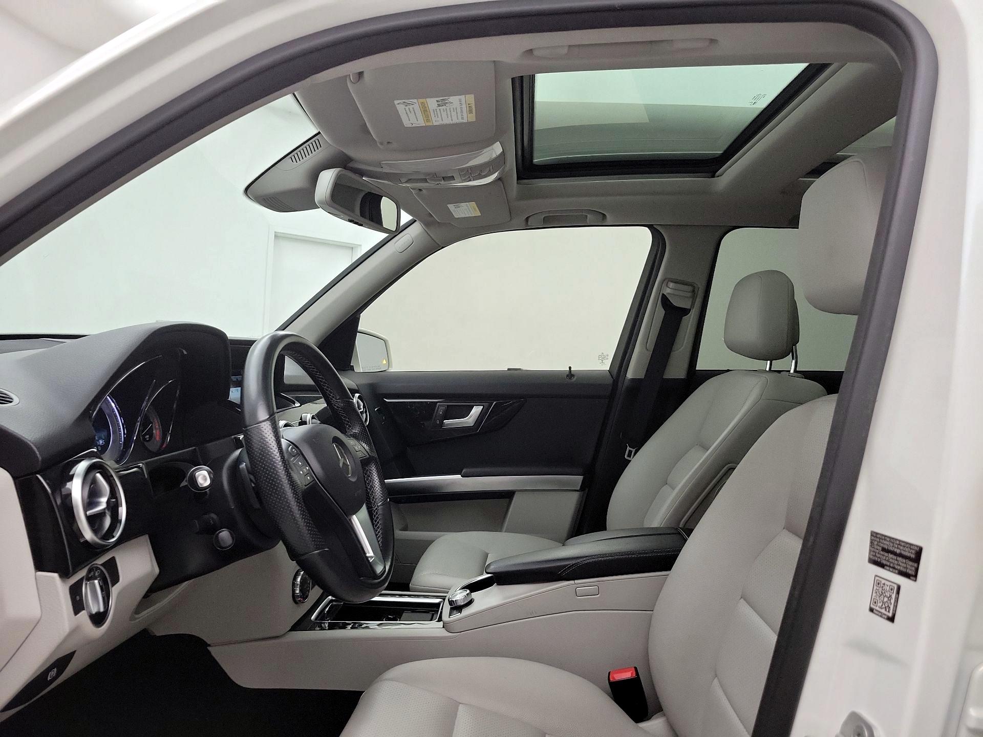 Thumbnail: 2015 Mercedes-Benz GLK - 20