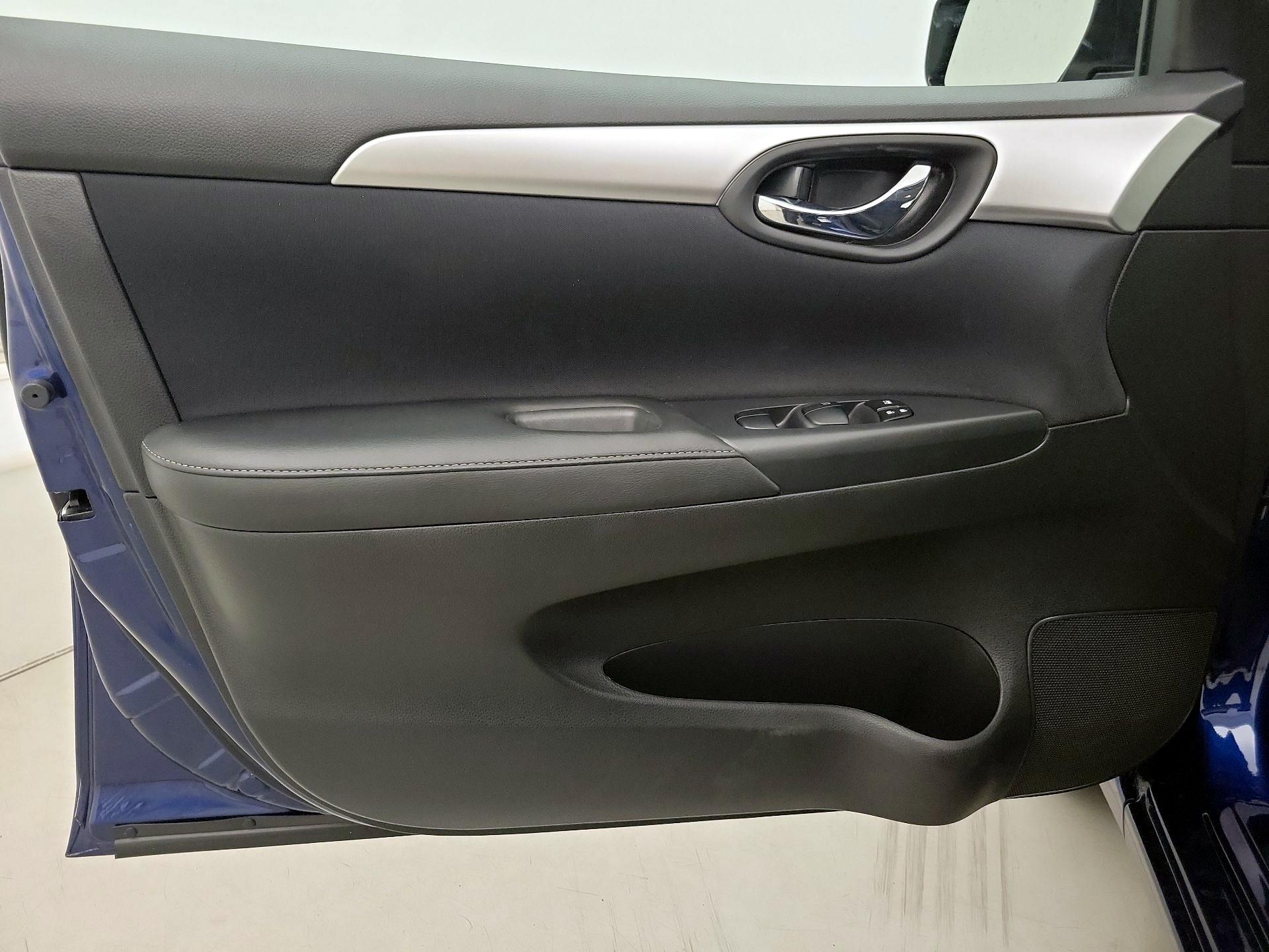 Thumbnail: 2016 Nissan Sentra - 12