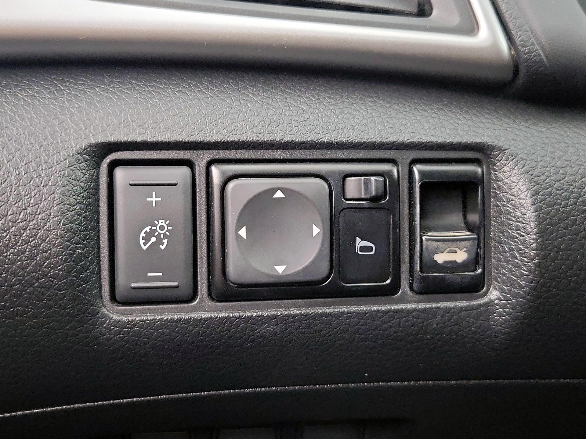 Thumbnail: 2016 Nissan Sentra - 13