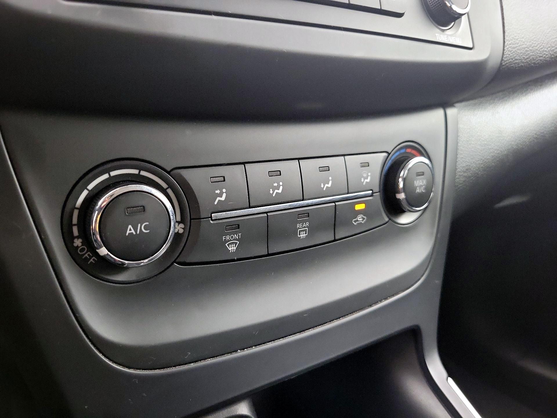 Thumbnail: 2016 Nissan Sentra - 15