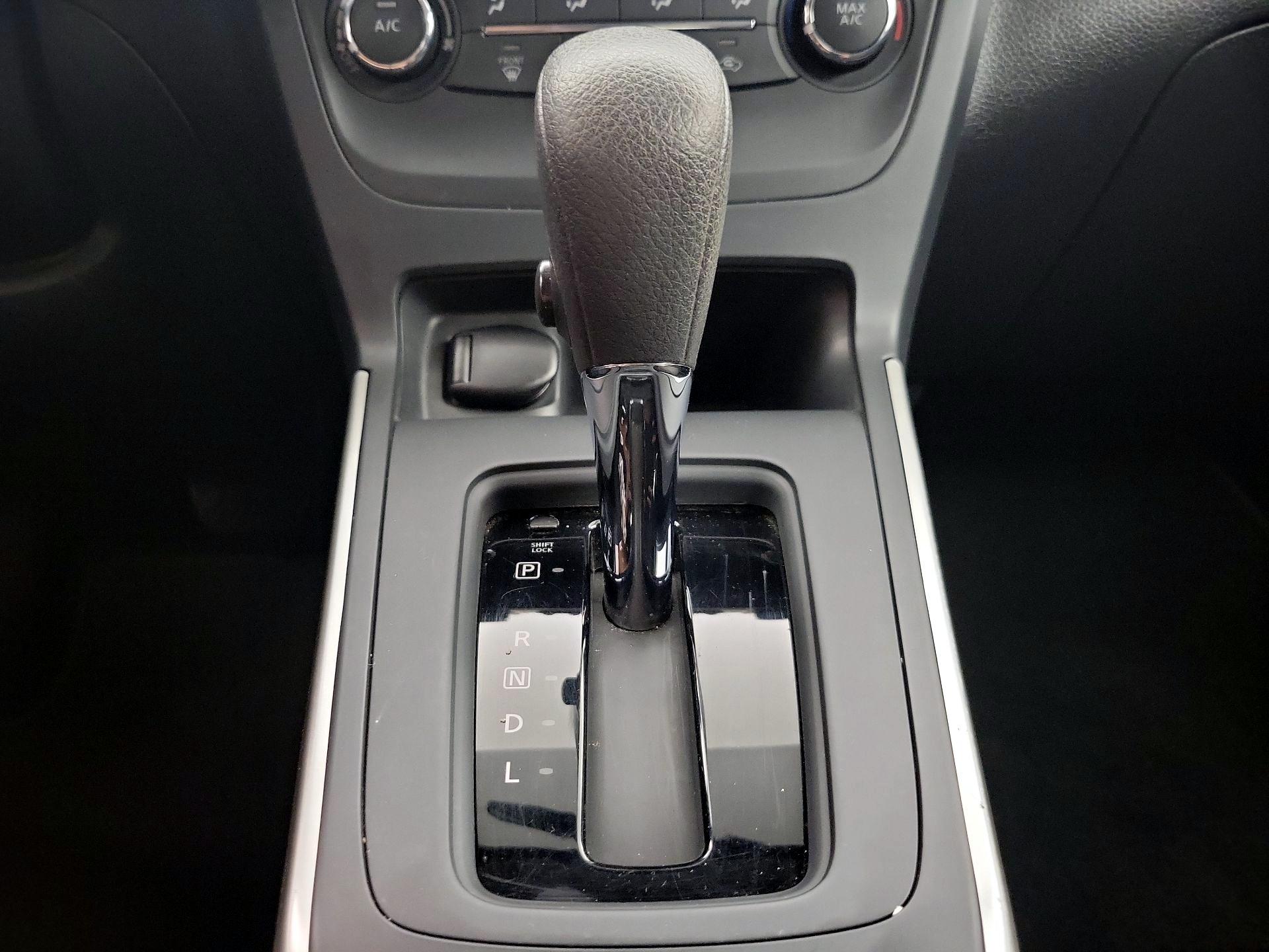 Thumbnail: 2016 Nissan Sentra - 16