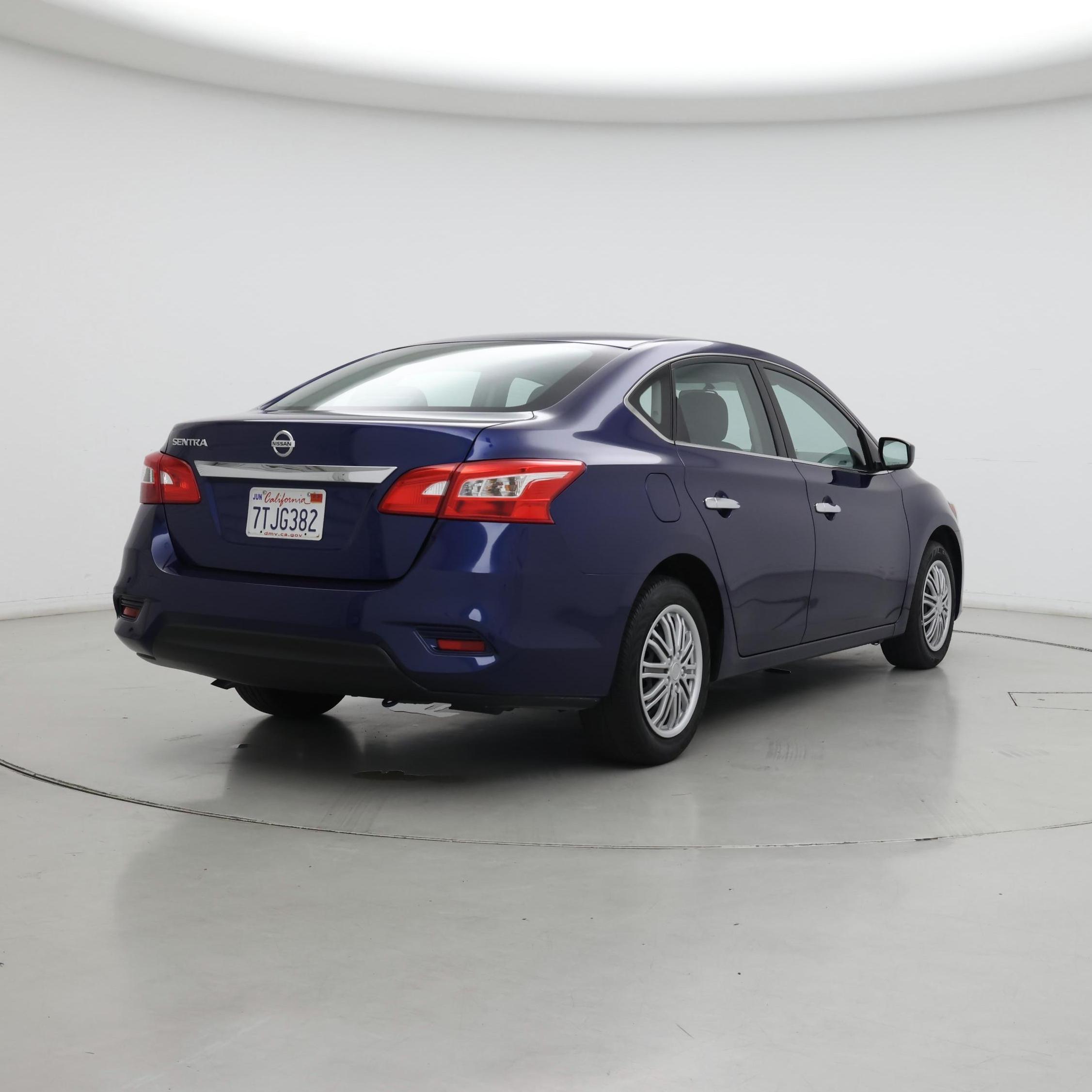Thumbnail: 2016 Nissan Sentra - 8