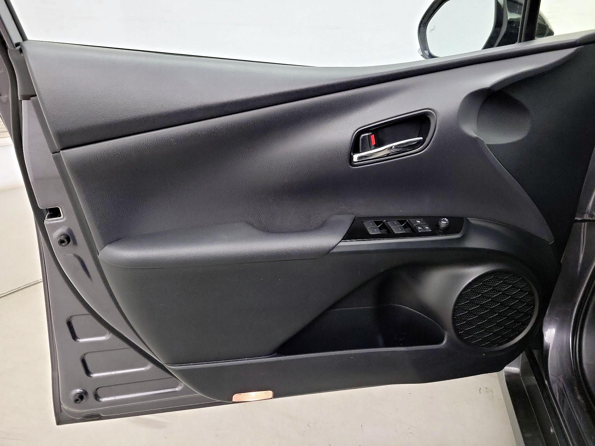 Thumbnail: 2020 Toyota Prius - 12