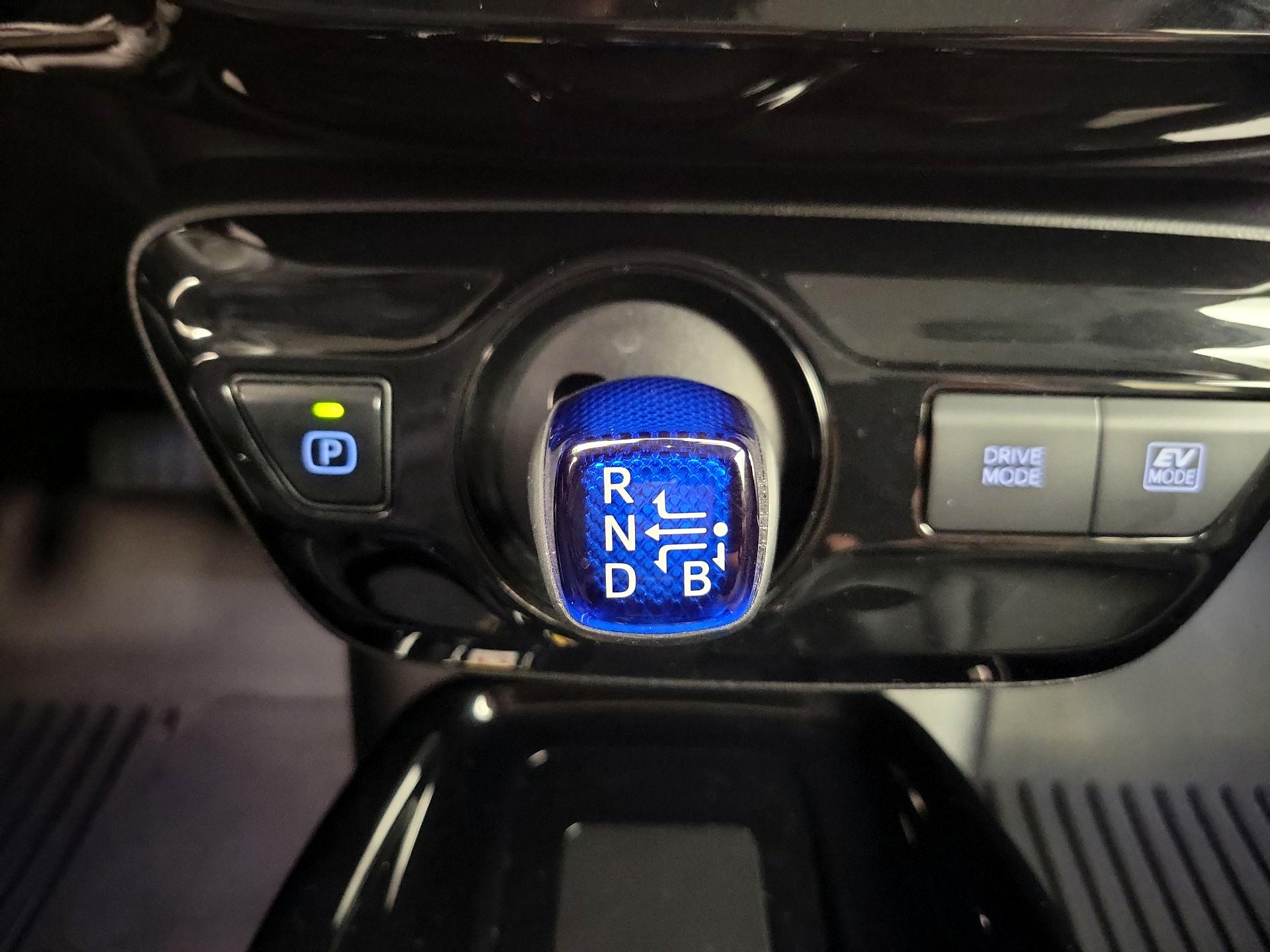 Thumbnail: 2020 Toyota Prius - 17