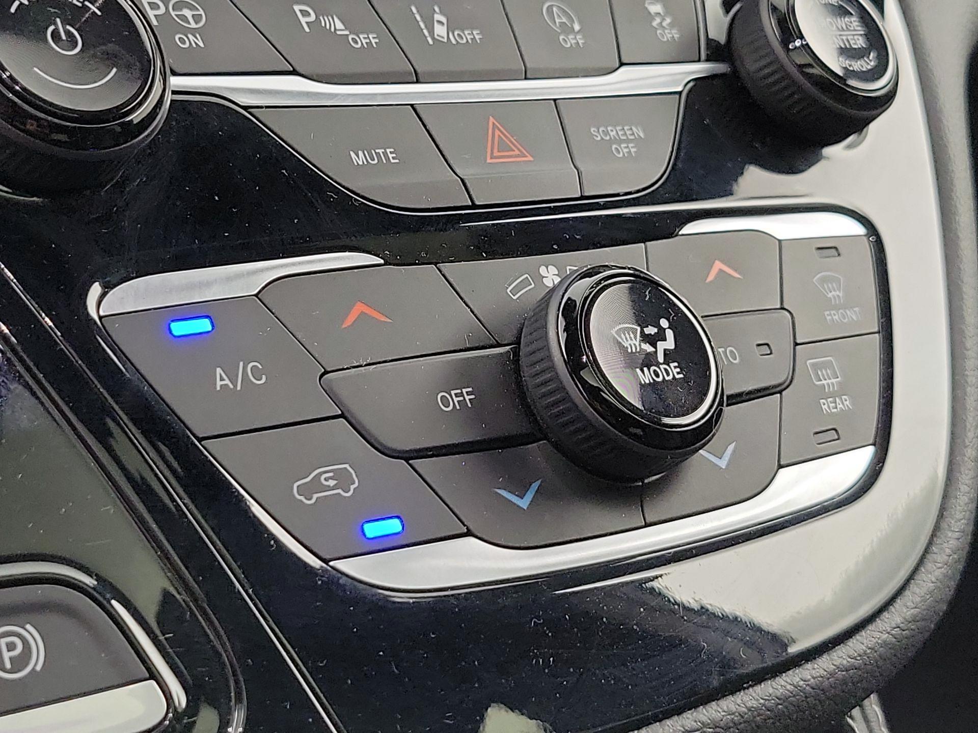 Thumbnail: 2022 Chrysler Pacifica - 17