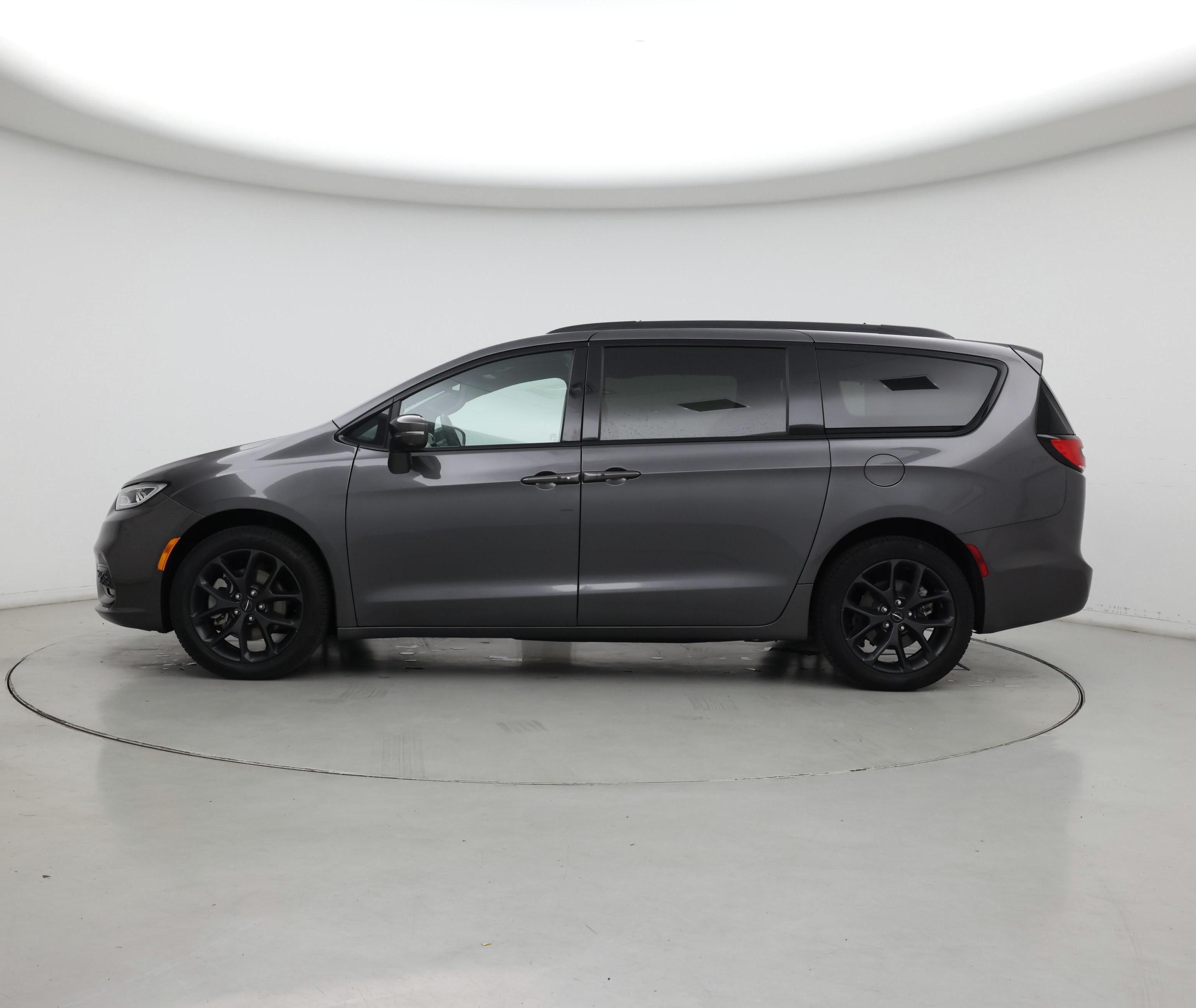 Thumbnail: 2022 Chrysler Pacifica - 3