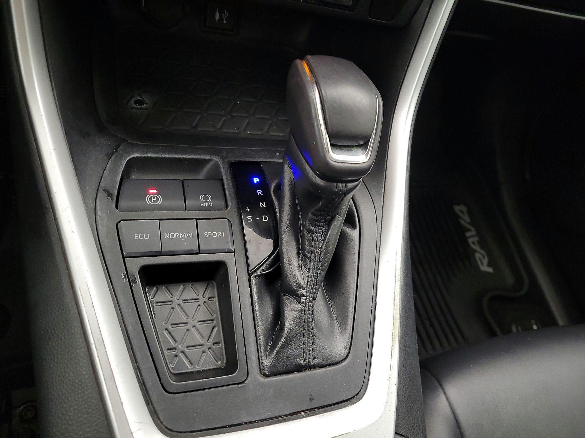 Thumbnail: 2019 Toyota RAV4 - 17