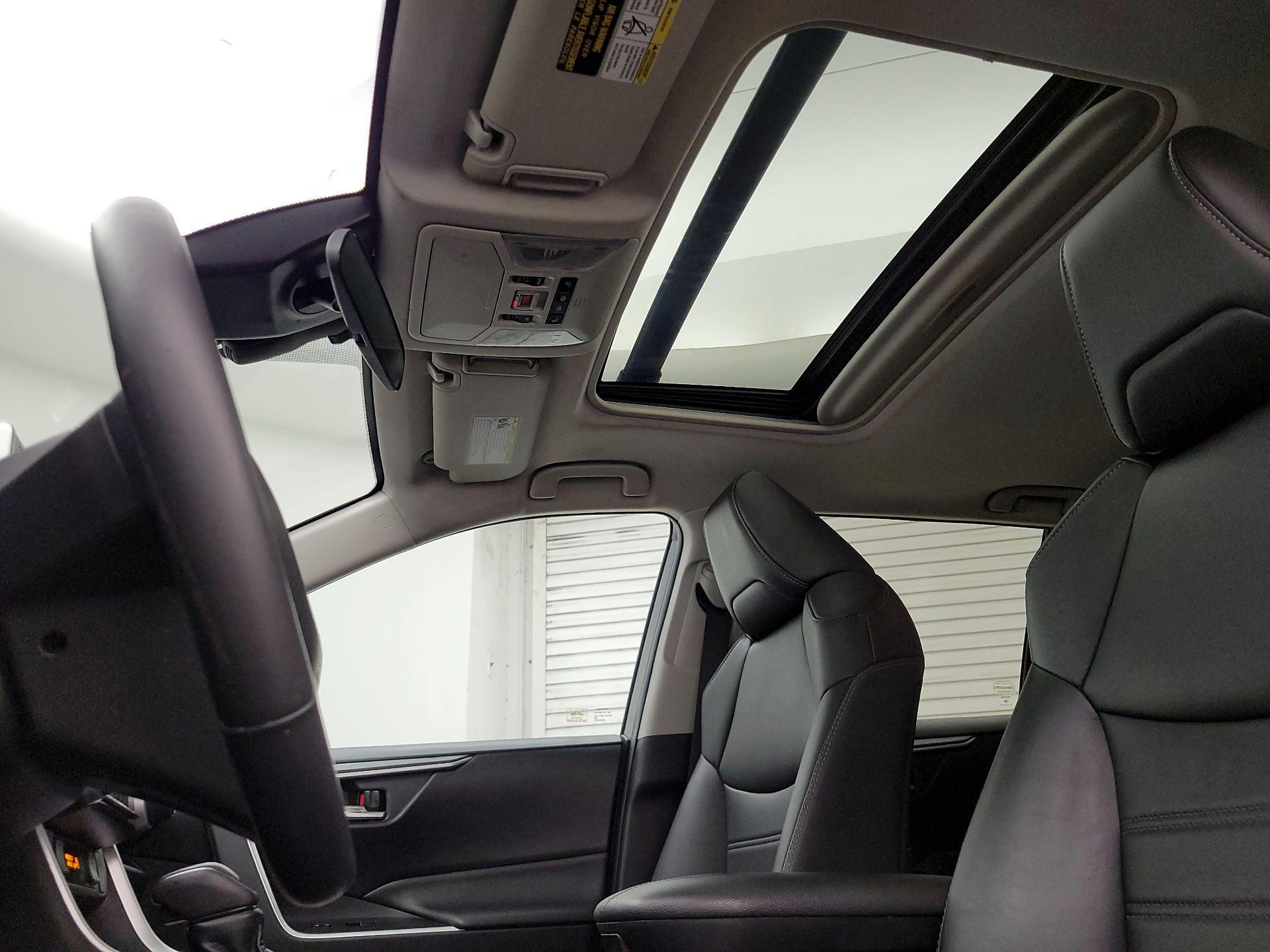 Thumbnail: 2019 Toyota RAV4 - 19