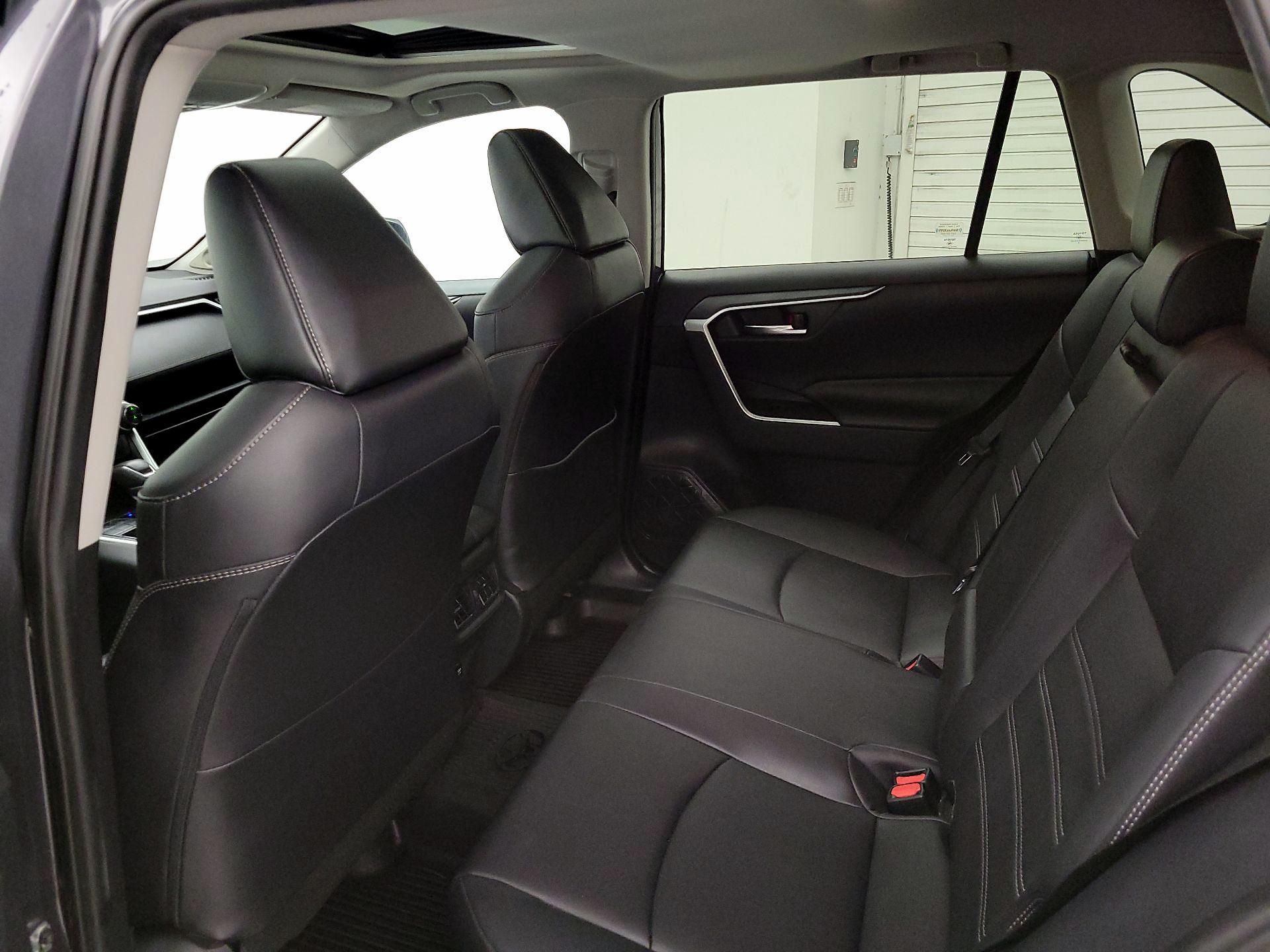 Thumbnail: 2019 Toyota RAV4 - 20