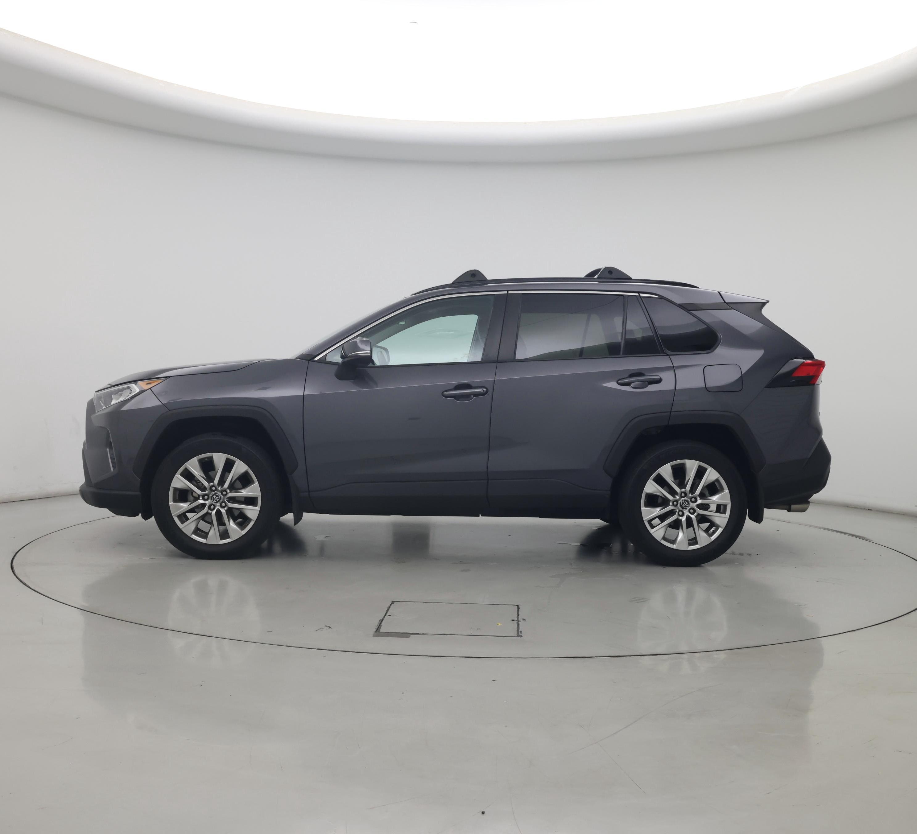 Thumbnail: 2019 Toyota RAV4 - 3