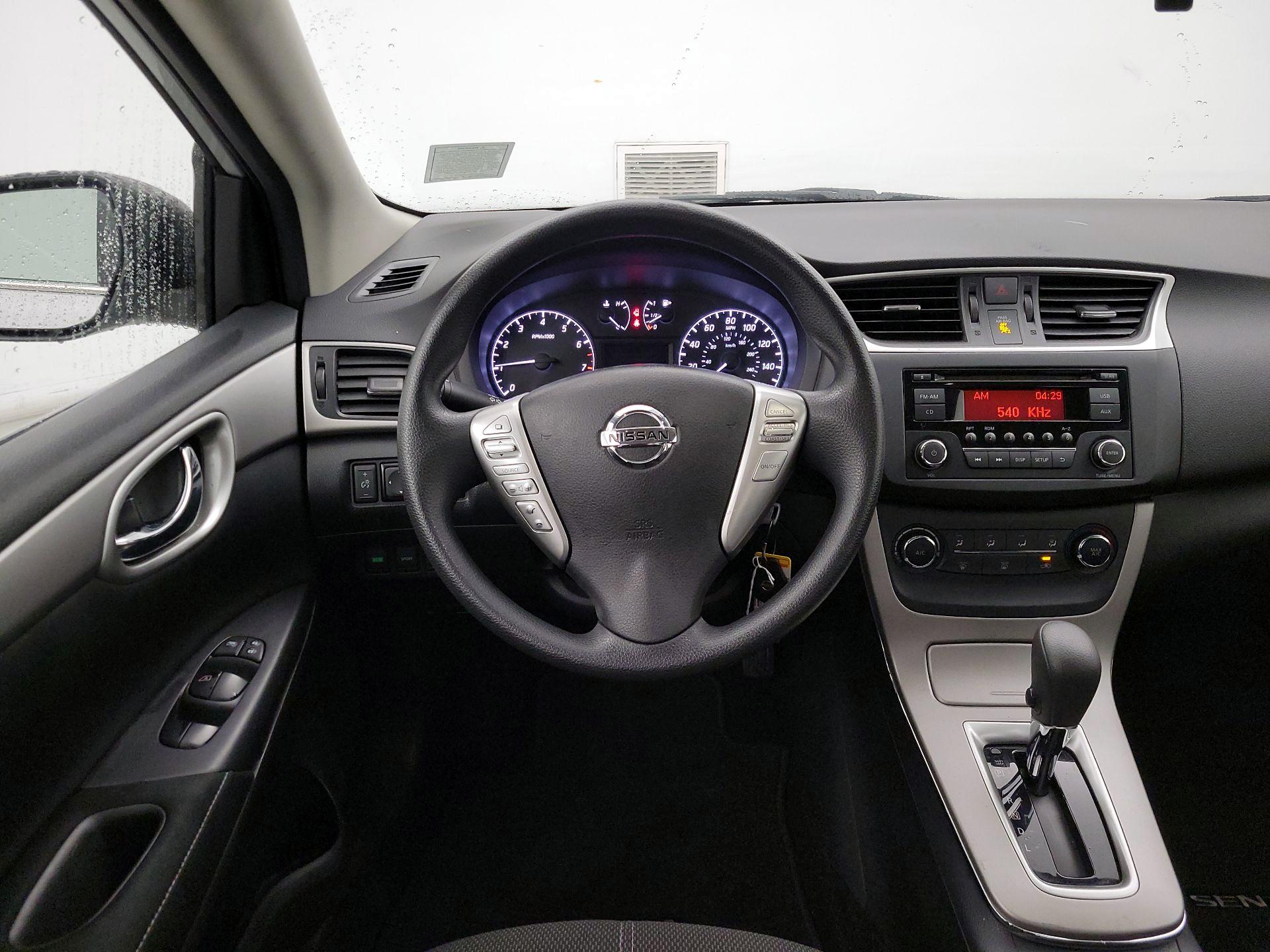 Thumbnail: 2015 Nissan Sentra - 10