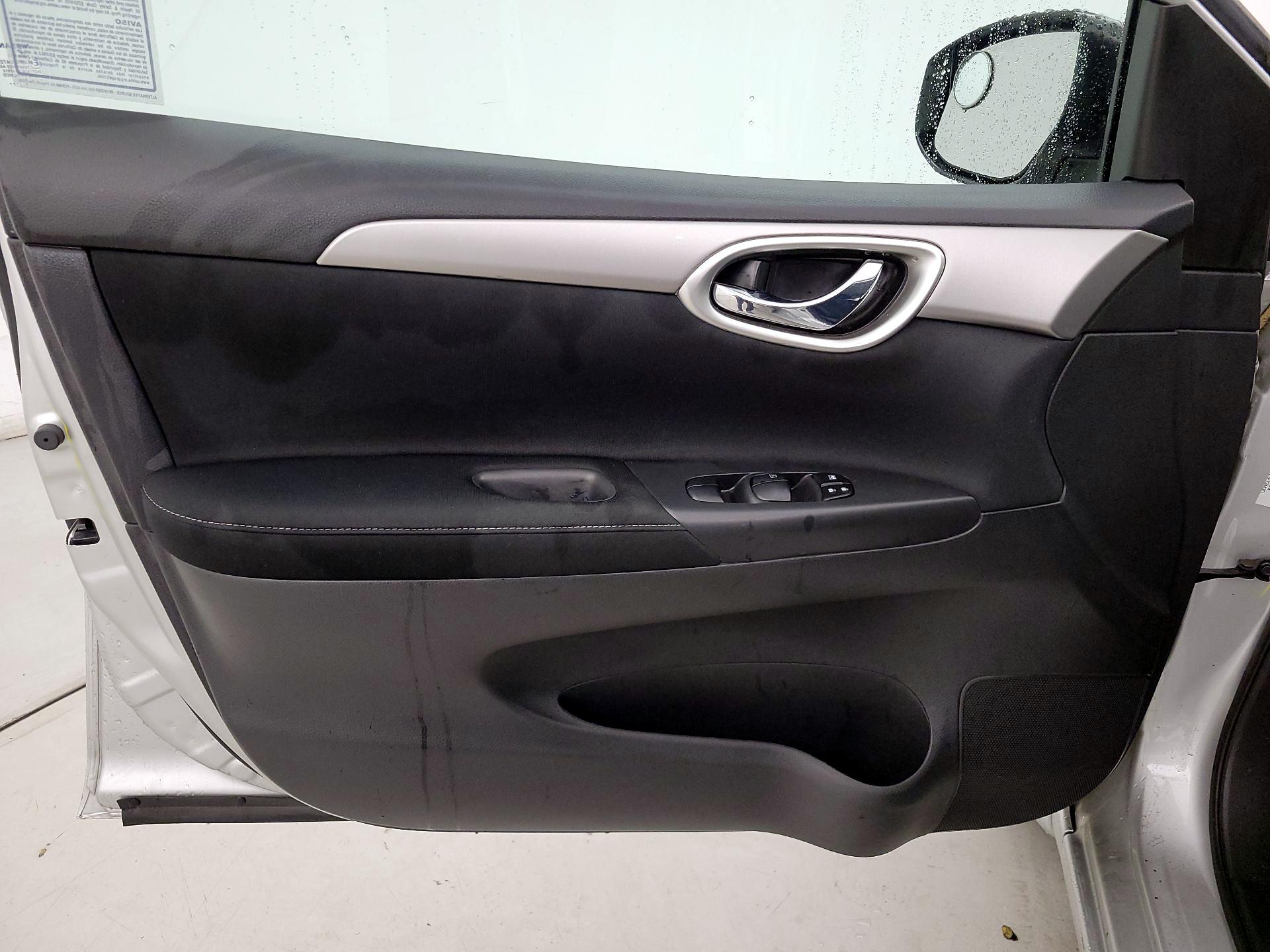 Thumbnail: 2015 Nissan Sentra - 12