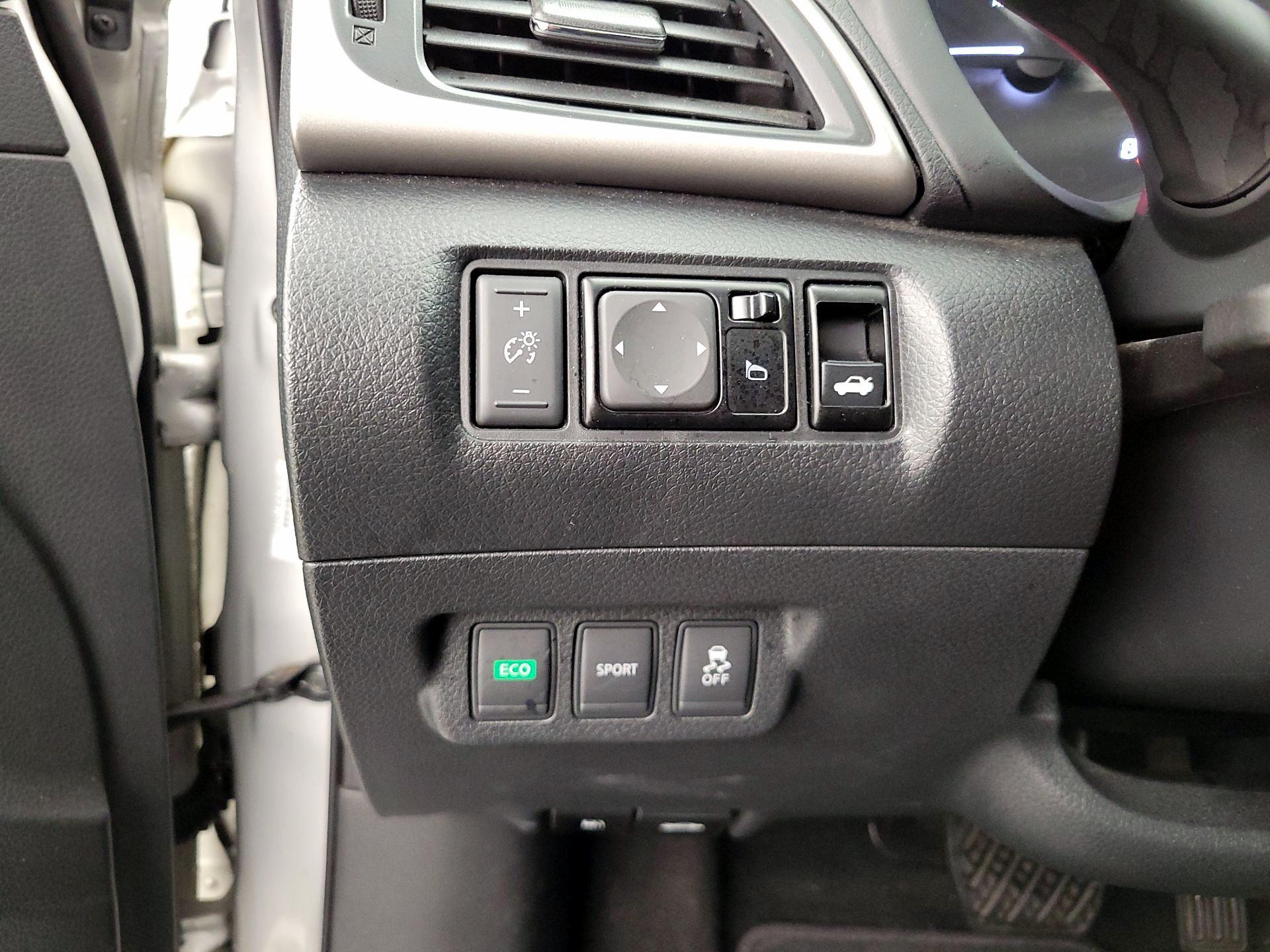 Thumbnail: 2015 Nissan Sentra - 13
