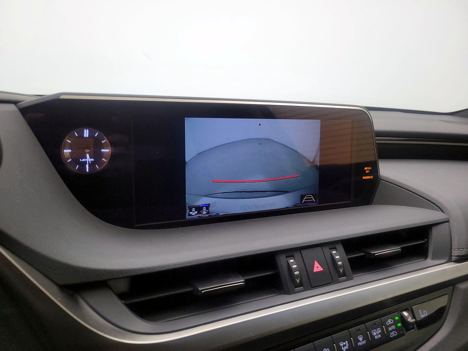 Thumbnail: 2019 Lexus ES - 15