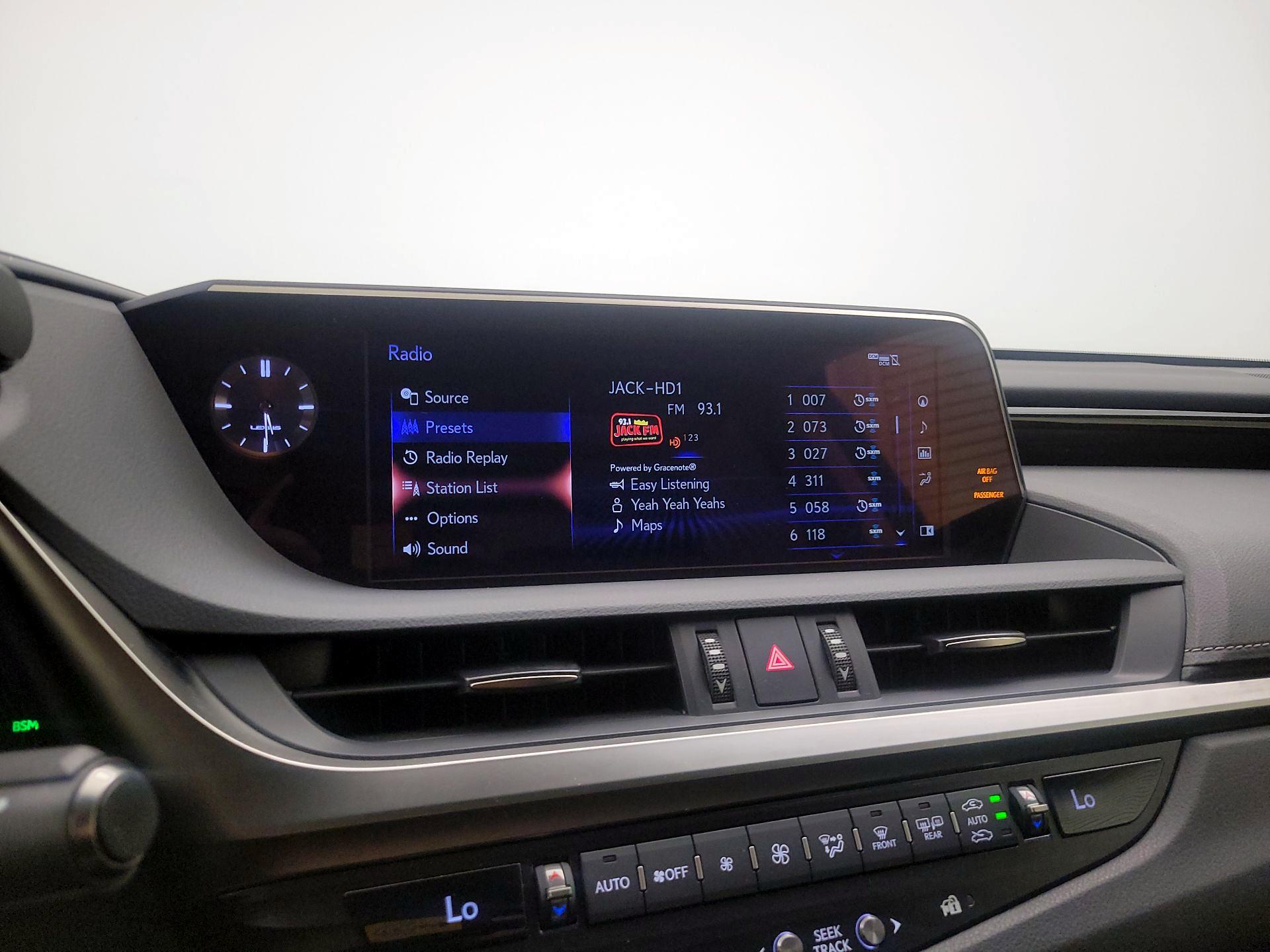 Thumbnail: 2019 Lexus ES - 16