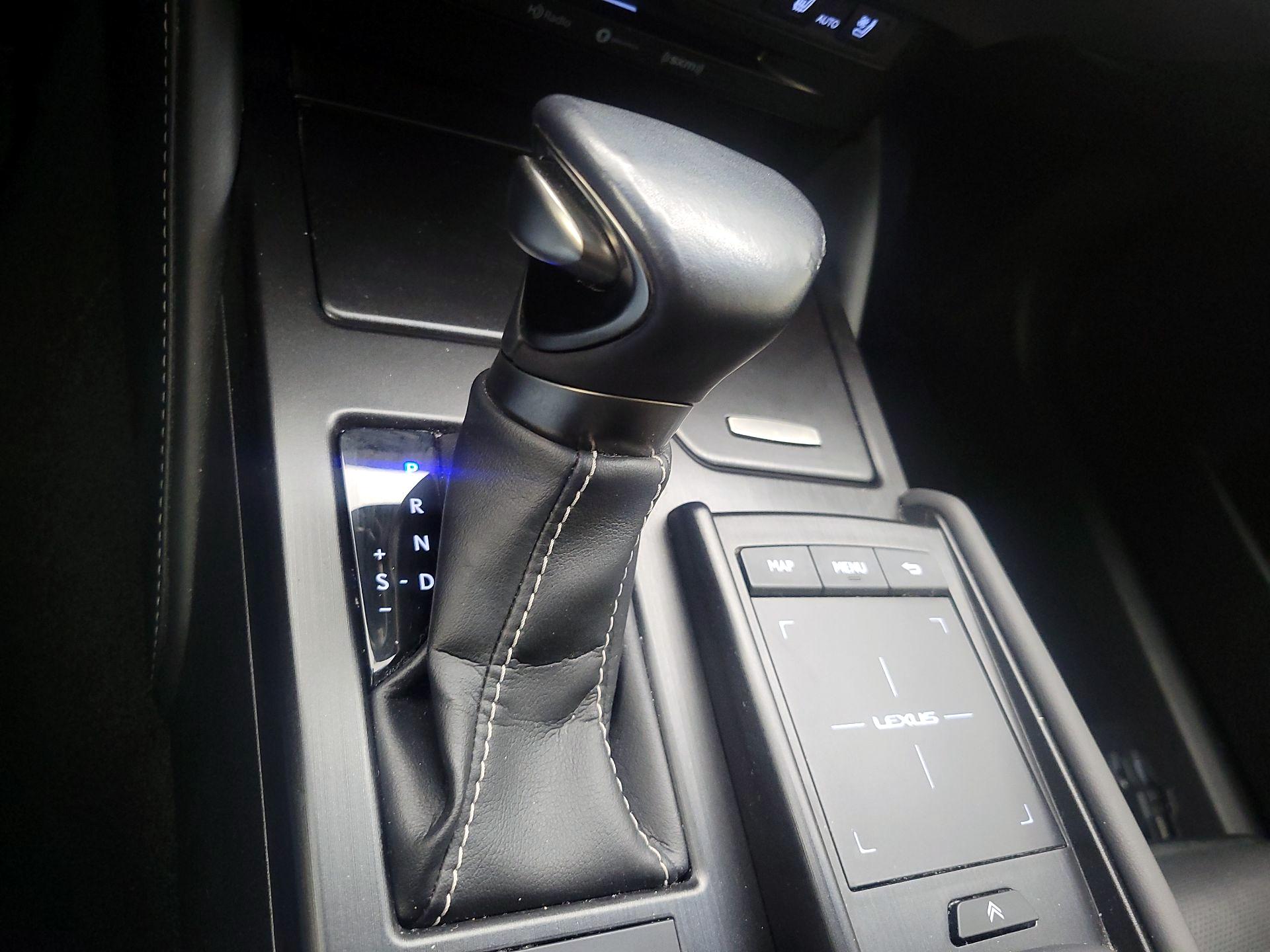 Thumbnail: 2019 Lexus ES - 18