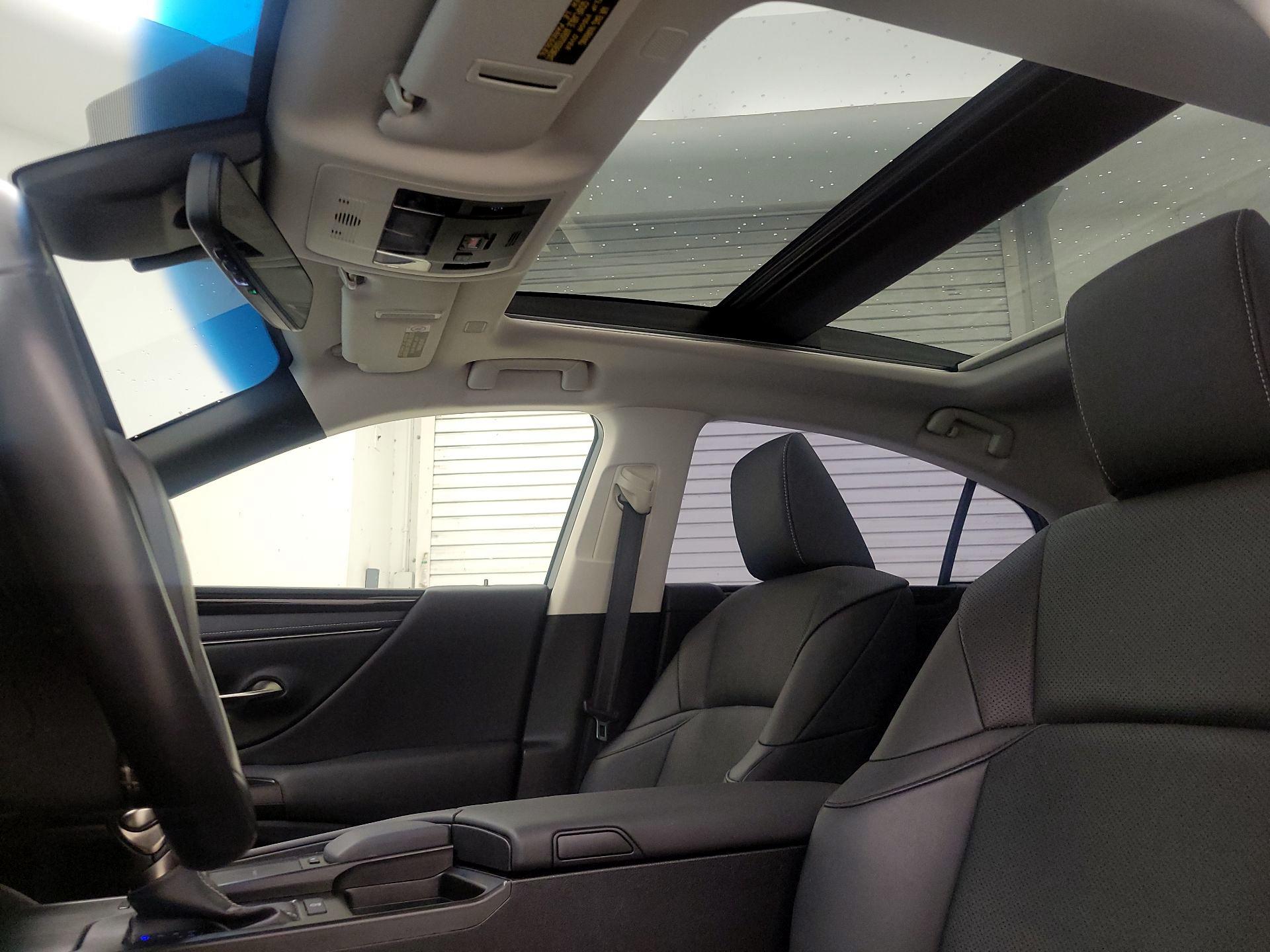 Thumbnail: 2019 Lexus ES - 20