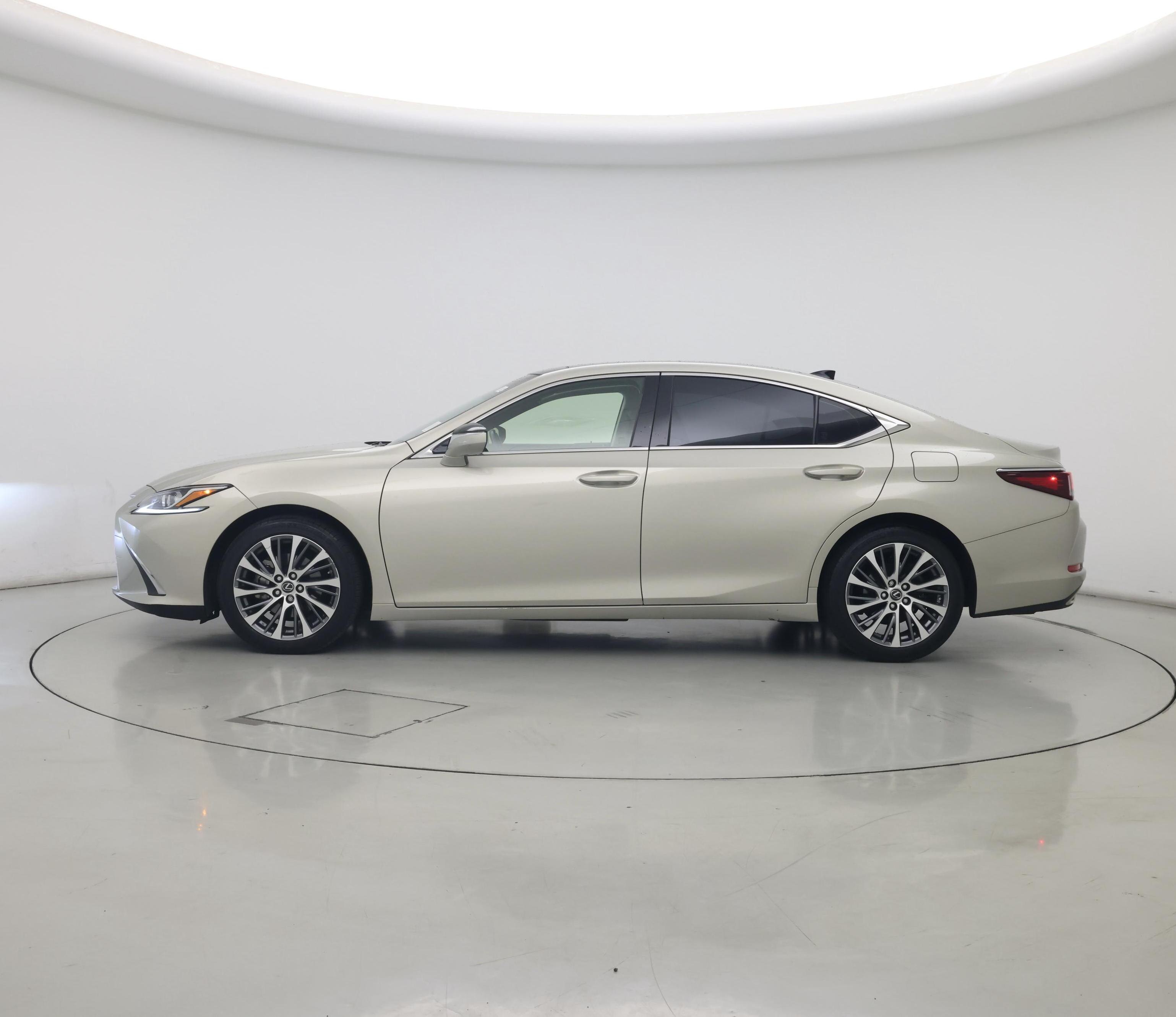 Thumbnail: 2019 Lexus ES - 3