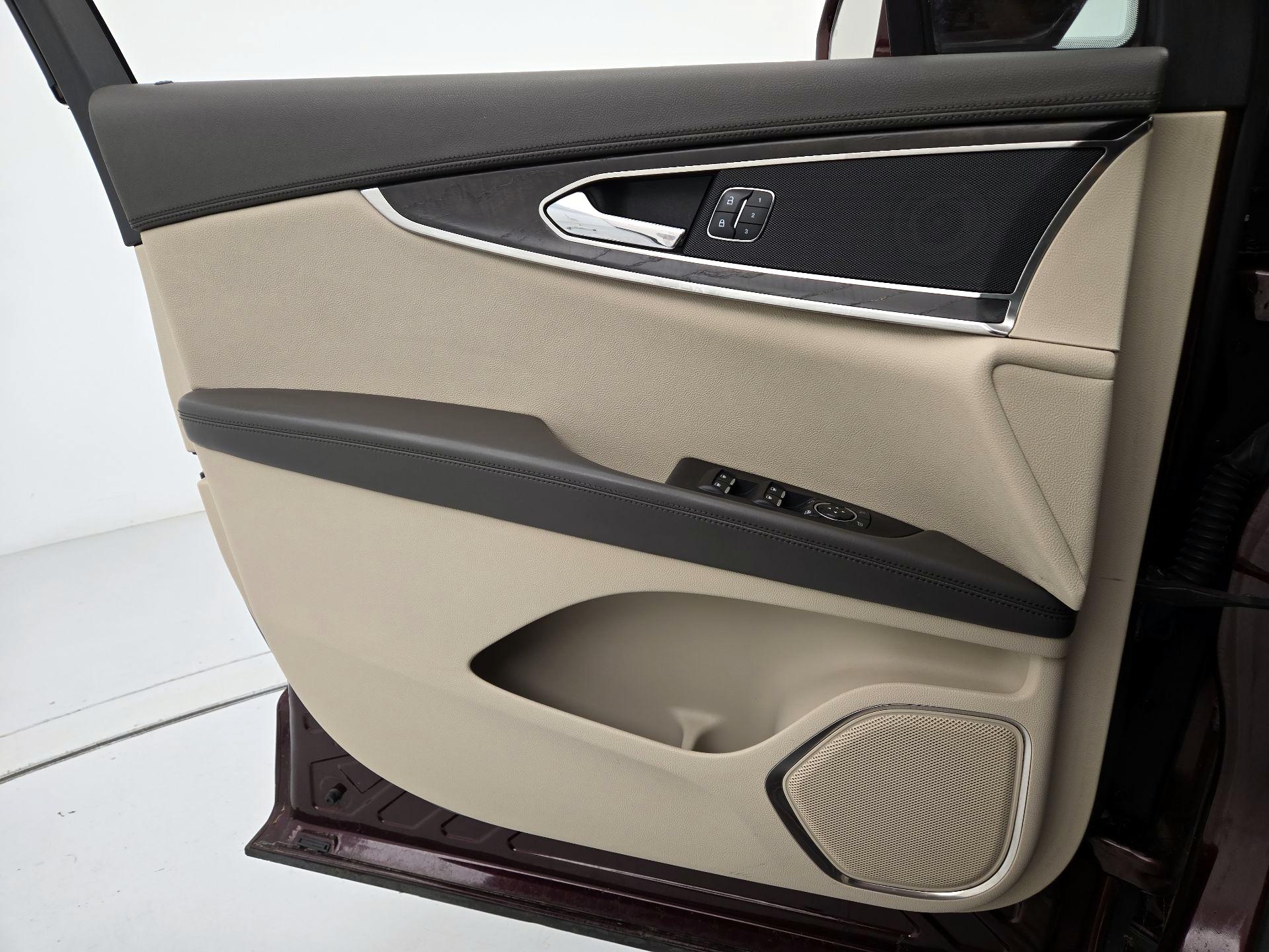 Thumbnail: 2017 Lincoln MKX - 12