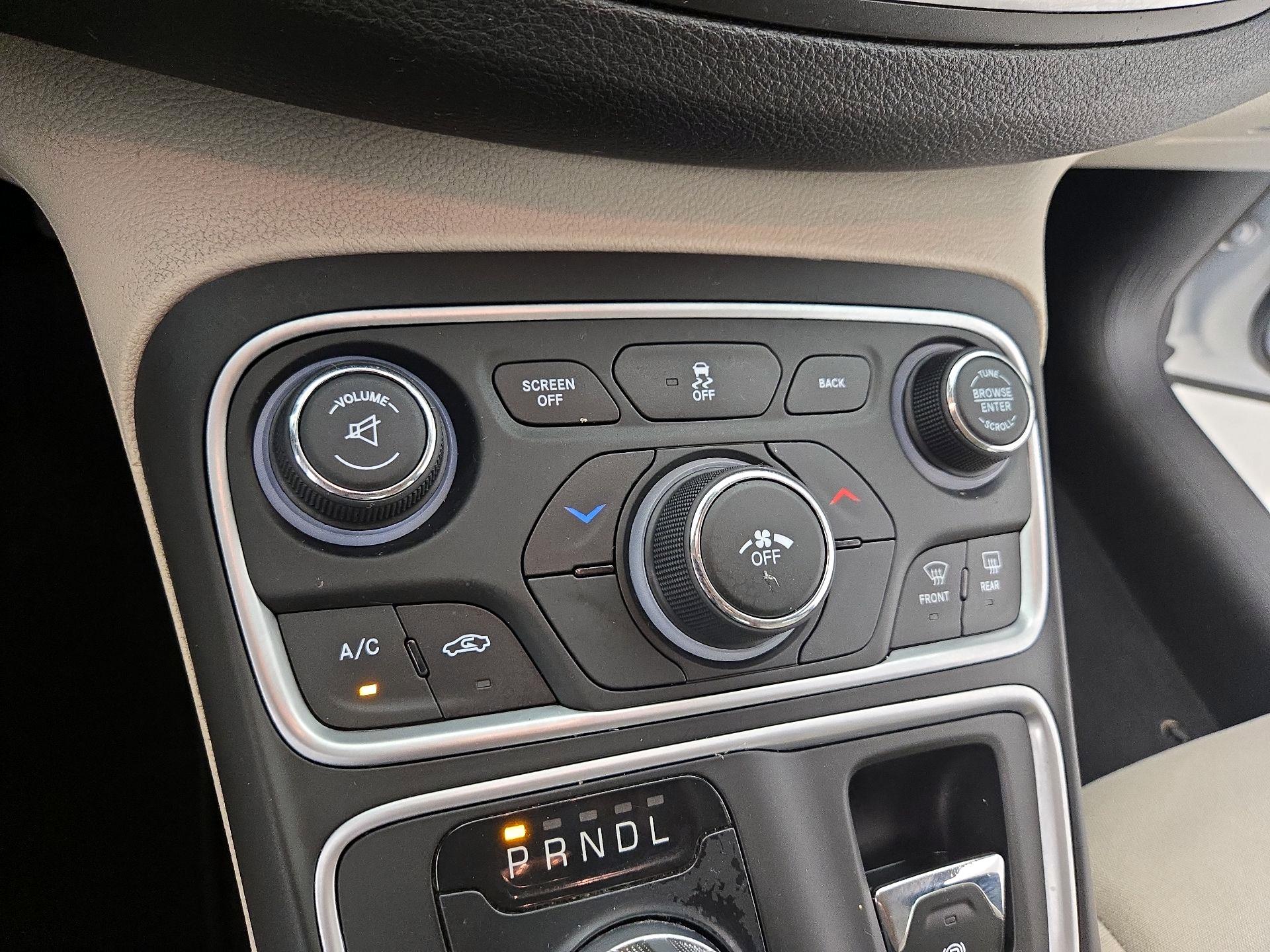 Thumbnail: 2015 Chrysler 200 - 16