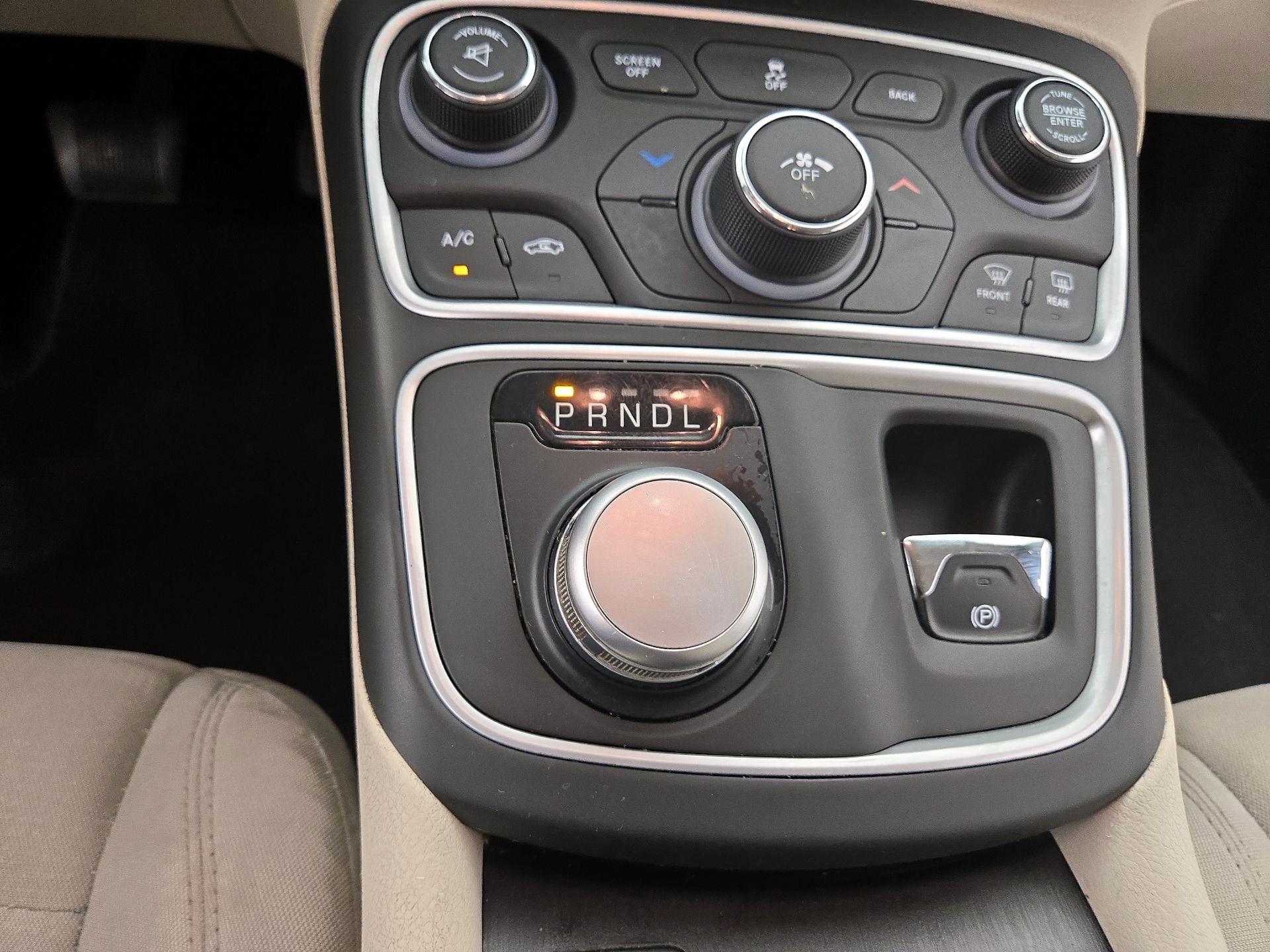 Thumbnail: 2015 Chrysler 200 - 17