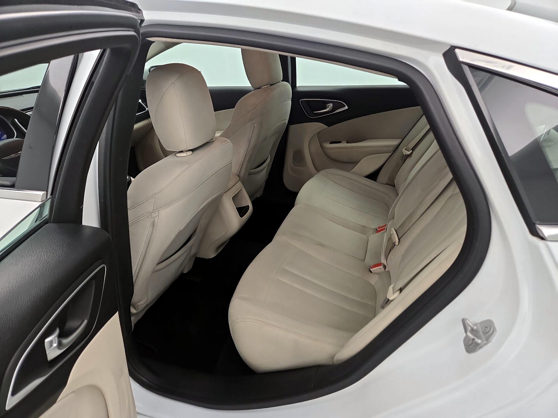 Thumbnail: 2015 Chrysler 200 - 18