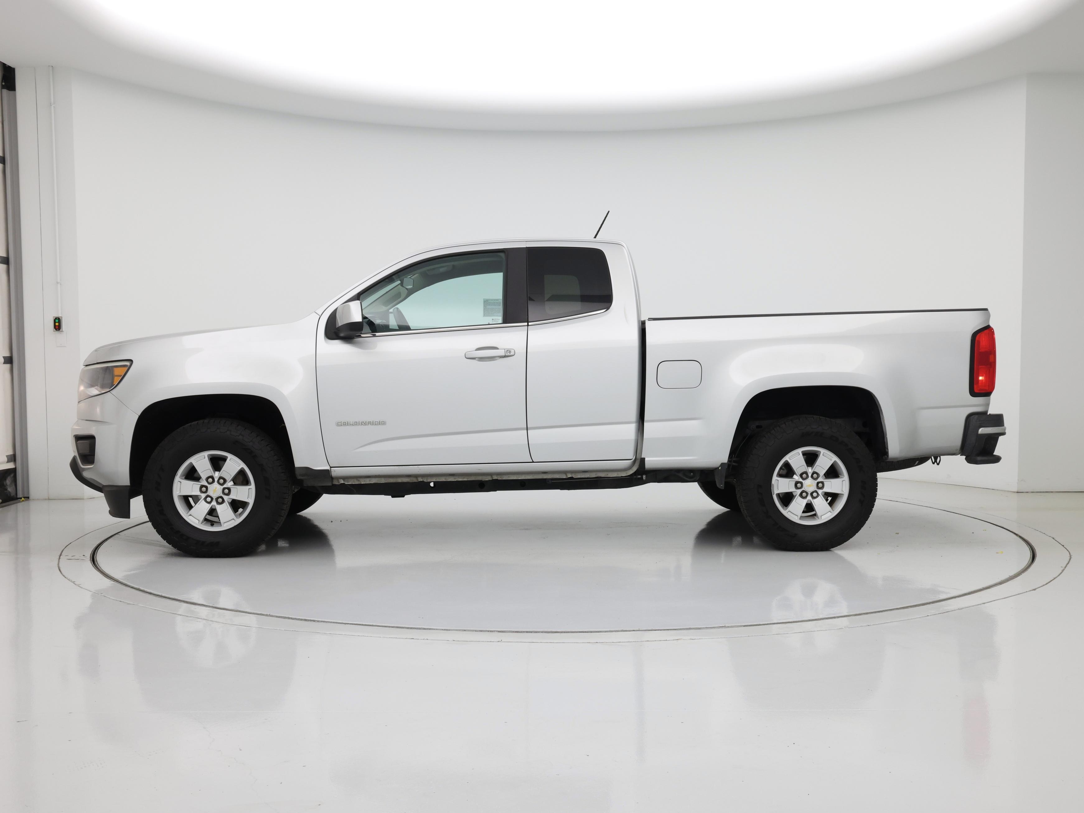 Thumbnail: 2017 Chevrolet Colorado - 3