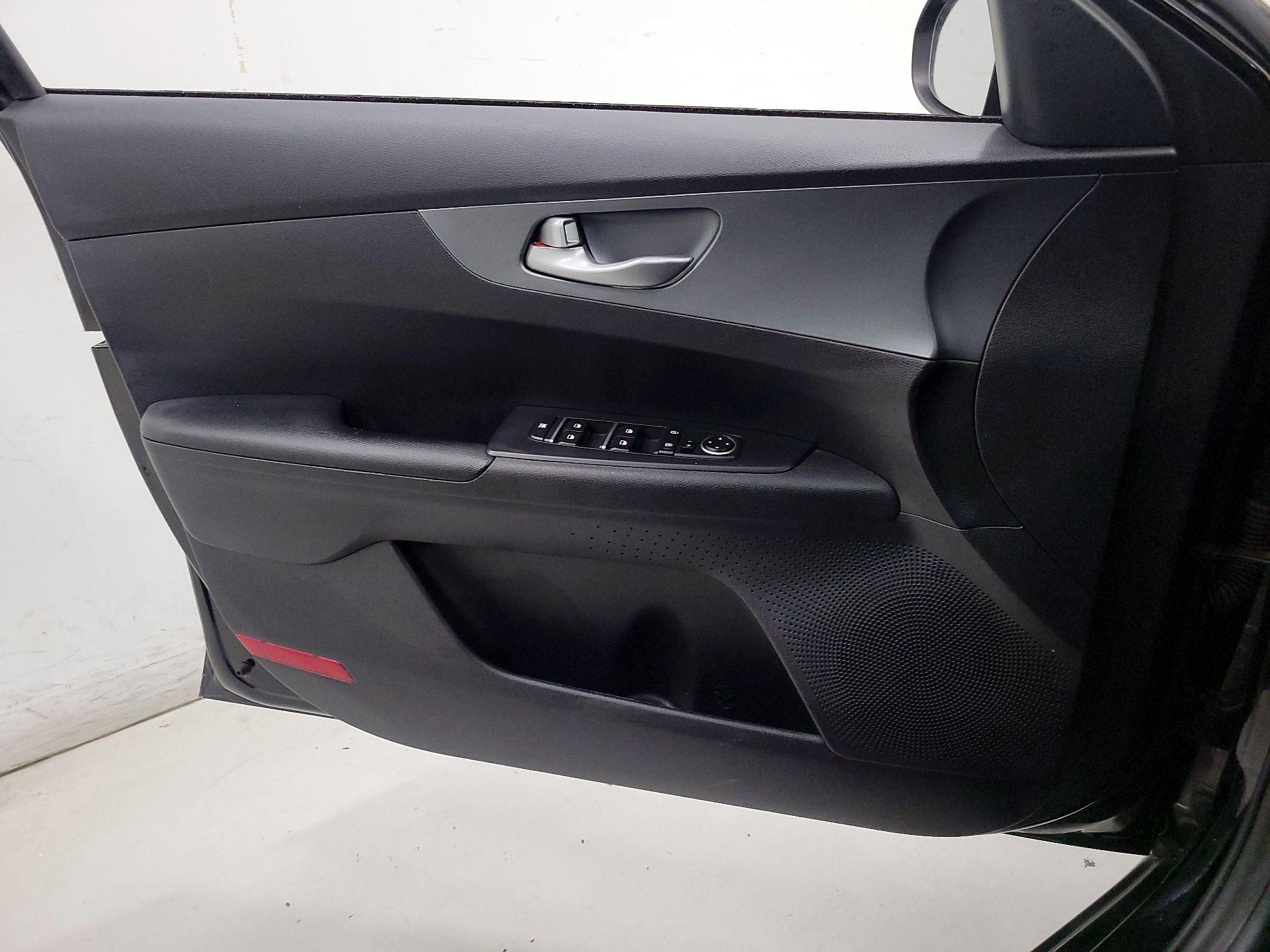 Thumbnail: 2020 Kia Forte - 12