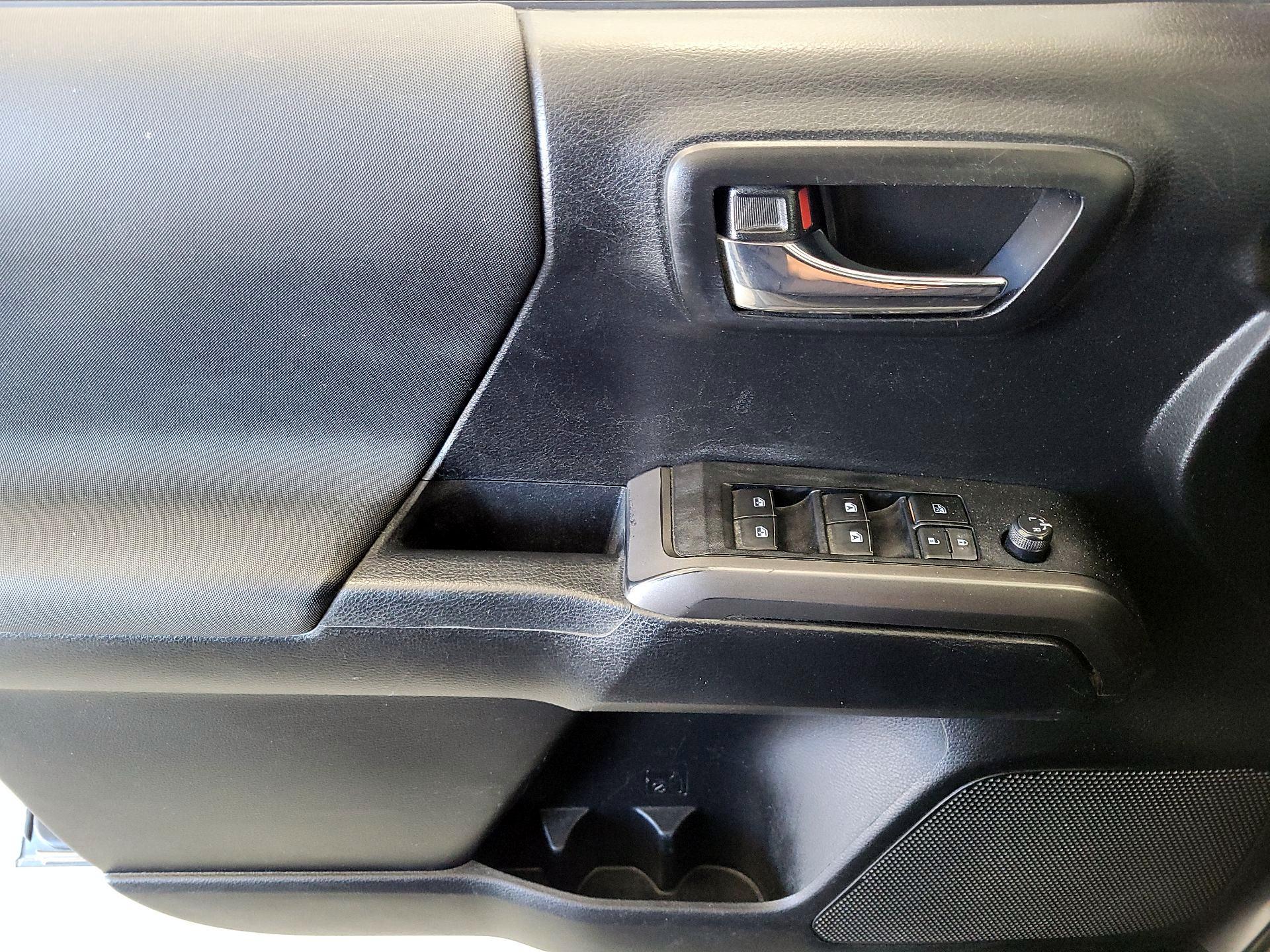 Thumbnail: 2022 Toyota Tacoma - 12