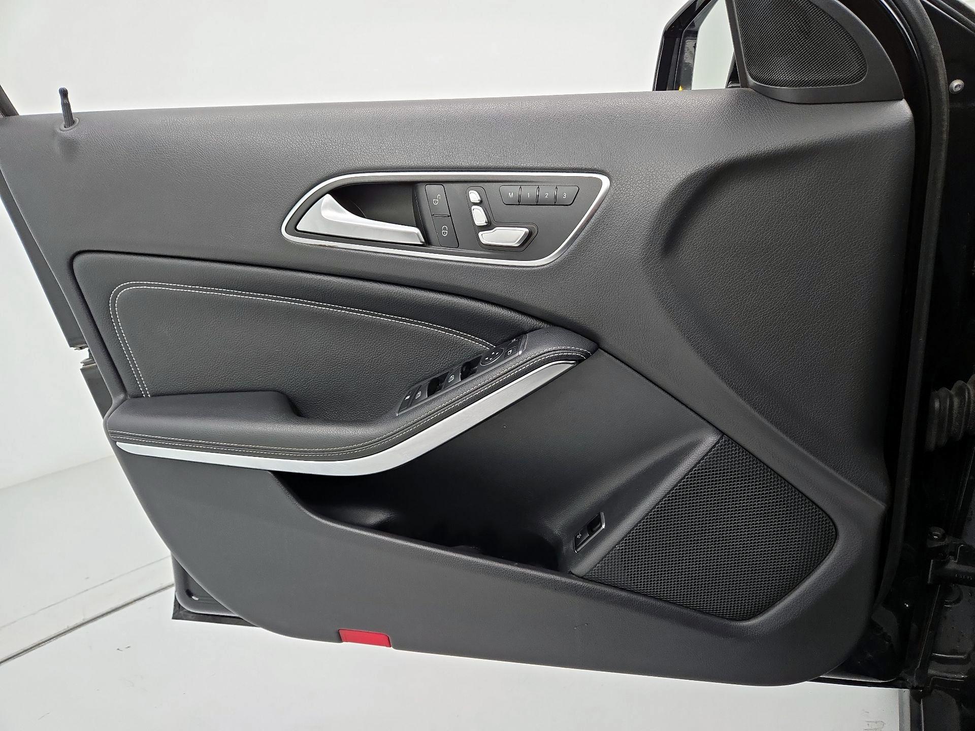 Thumbnail: 2019 Mercedes-Benz GLA - 12