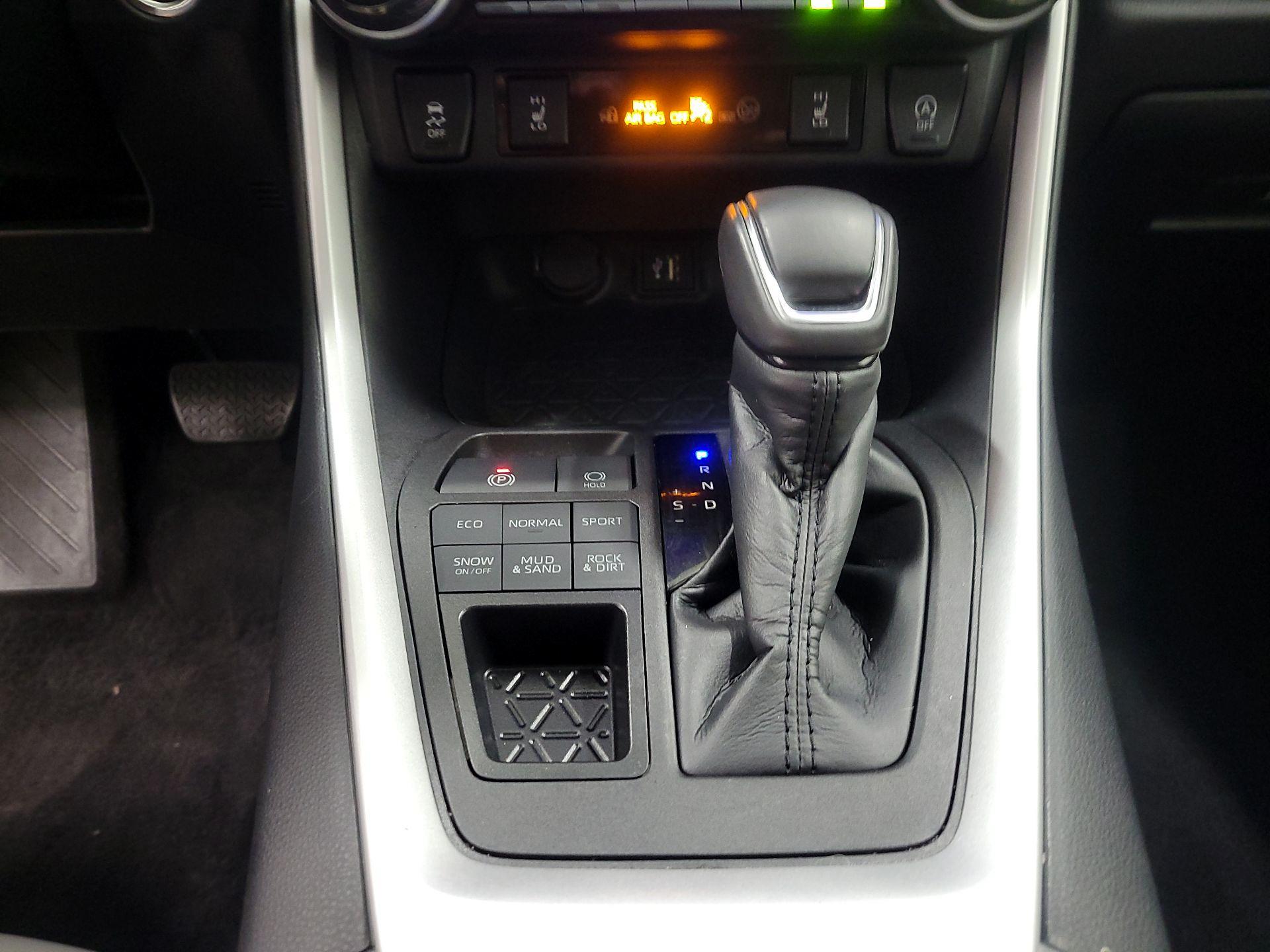 Thumbnail: 2023 Toyota RAV4 - 17