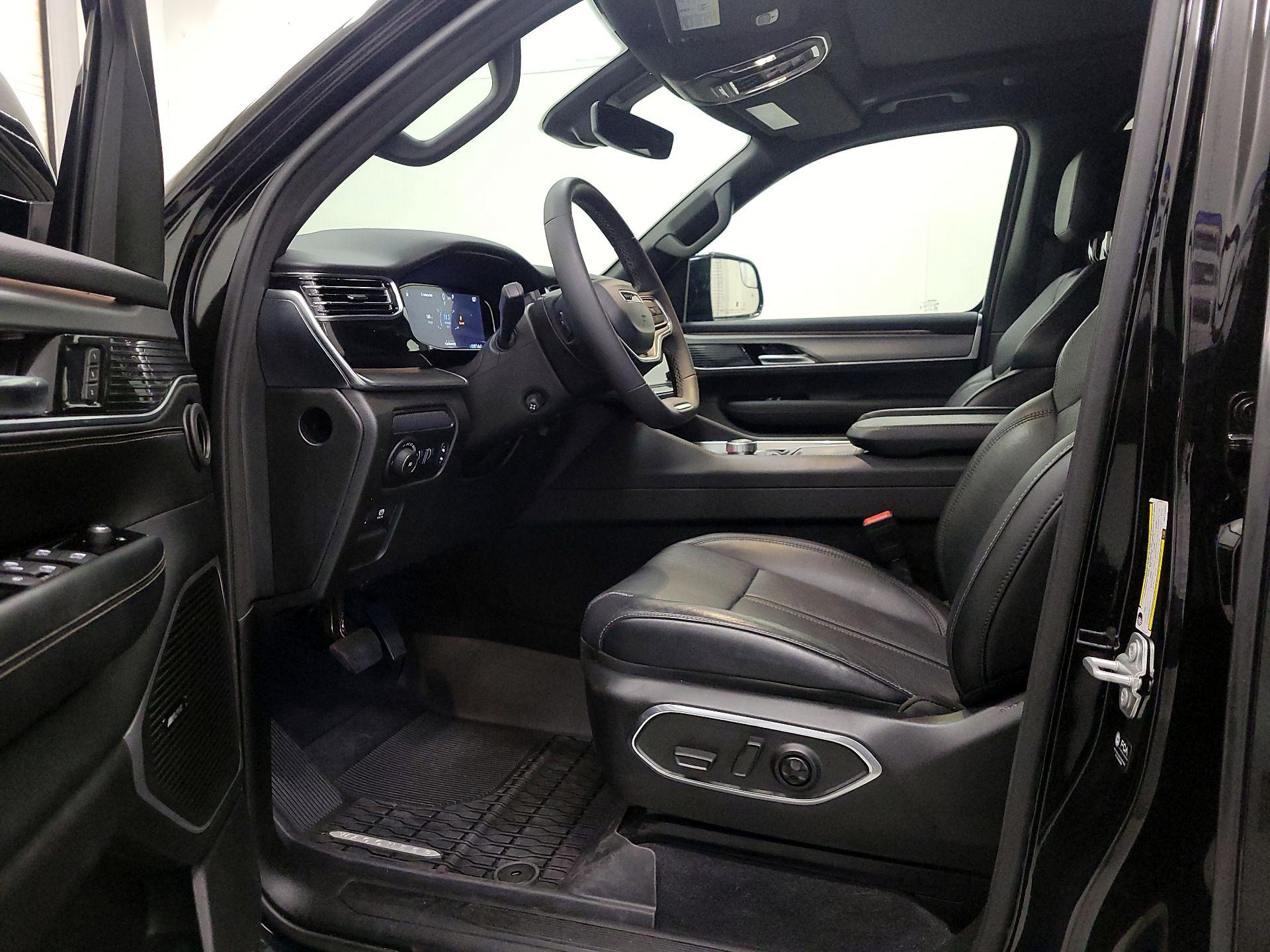 Thumbnail: 2024 Jeep Wagoneer - 11