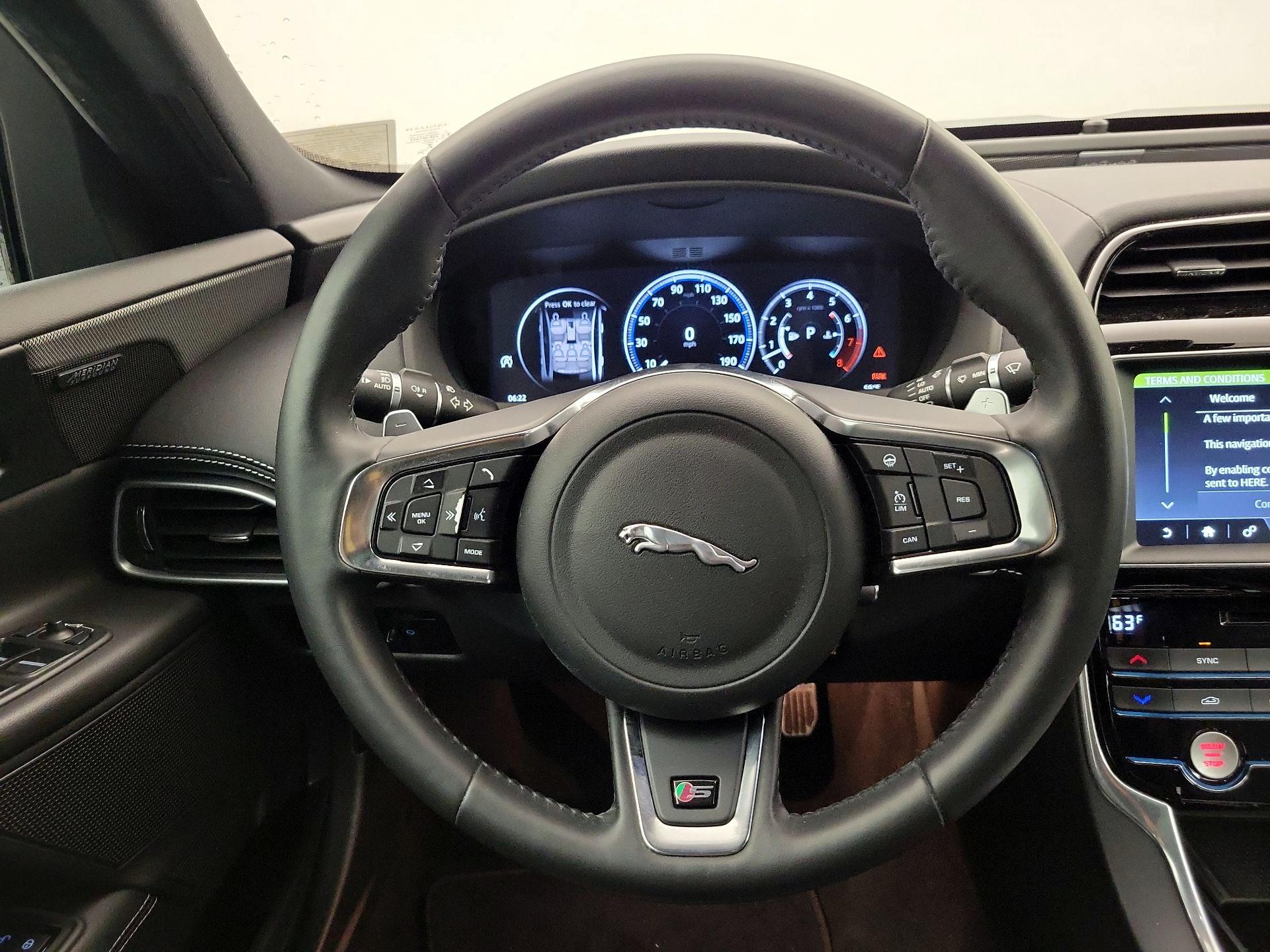 Thumbnail: 2018 Jaguar XE - 10