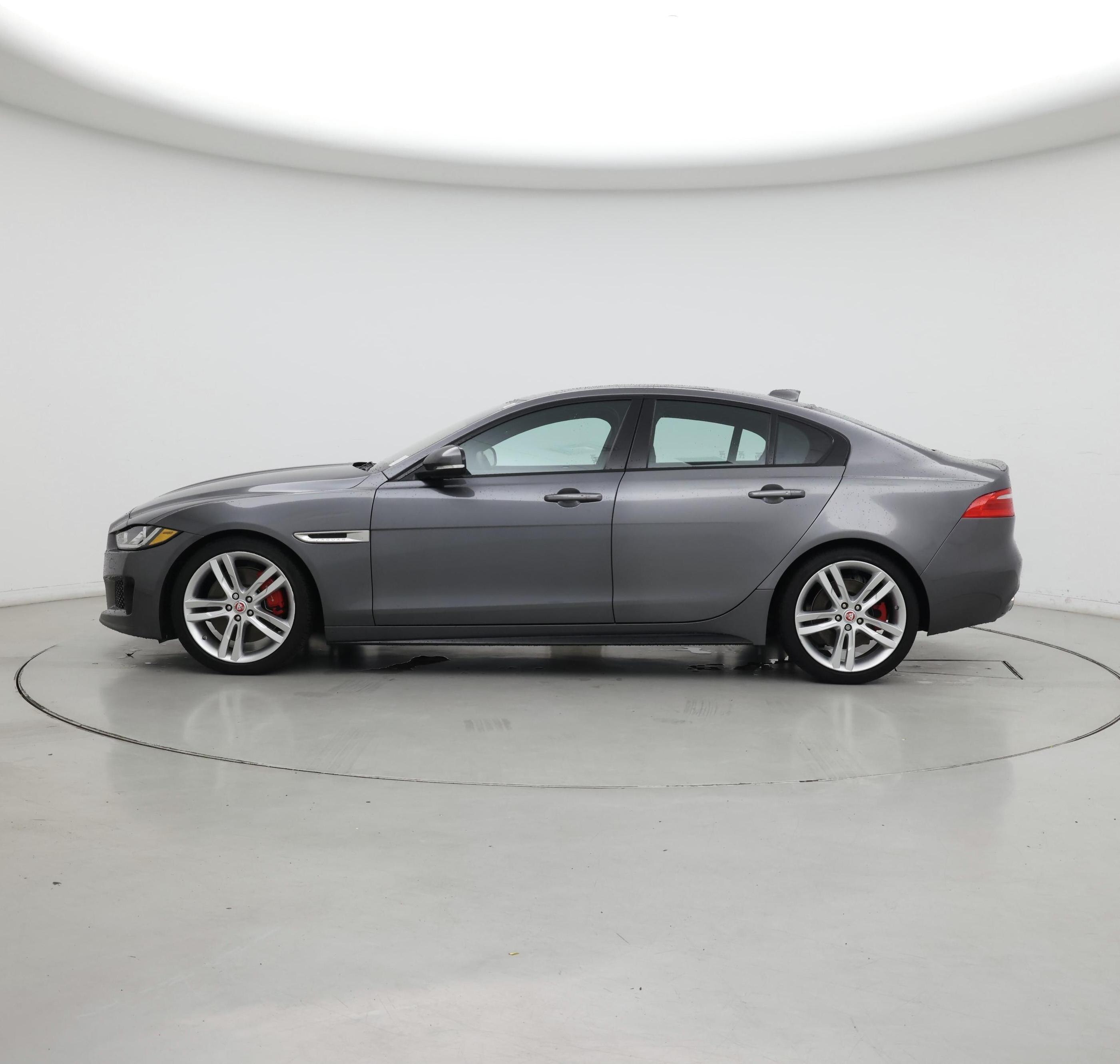 Thumbnail: 2018 Jaguar XE - 3