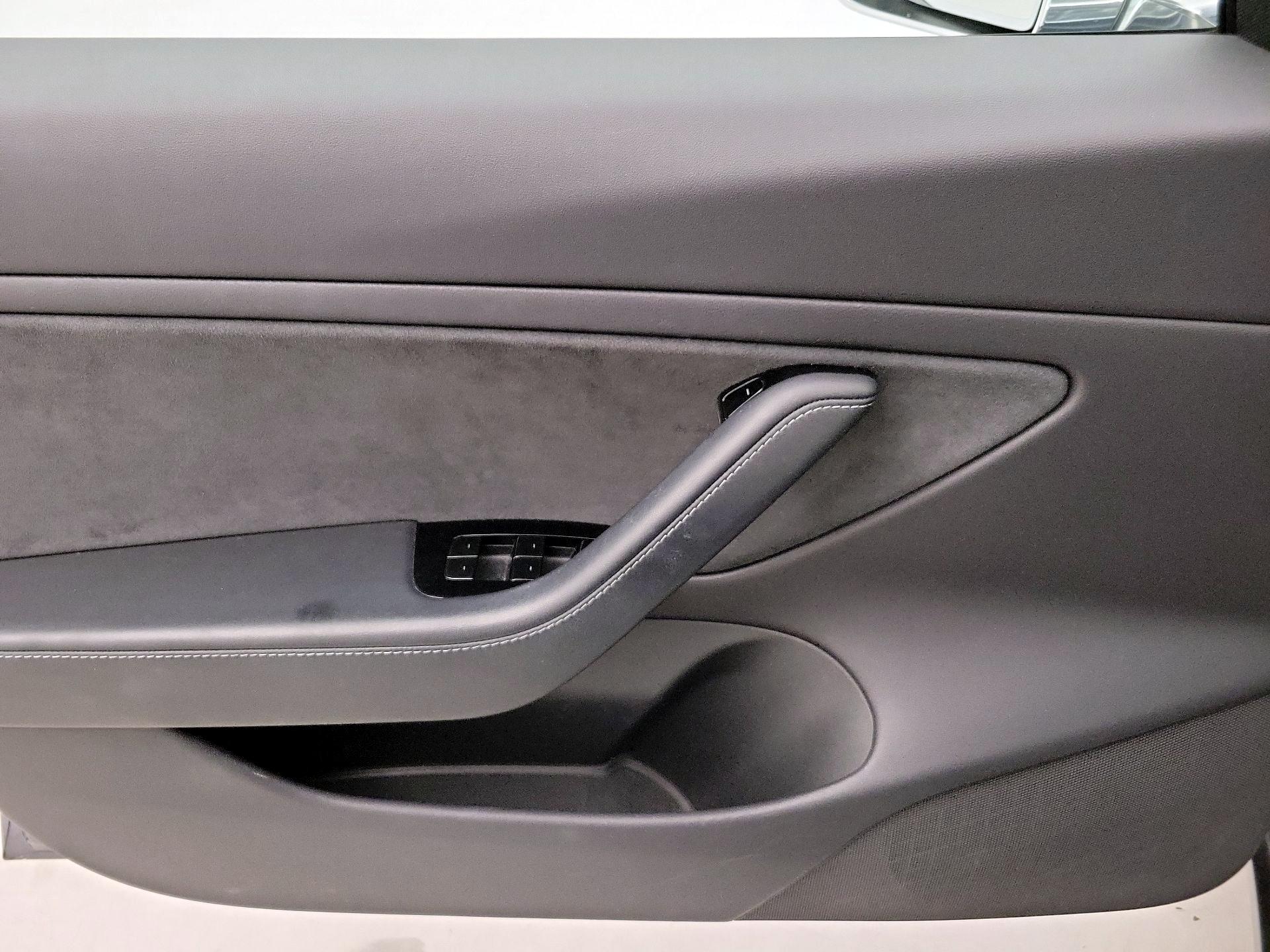 Thumbnail: 2019 Tesla Model 3 - 12