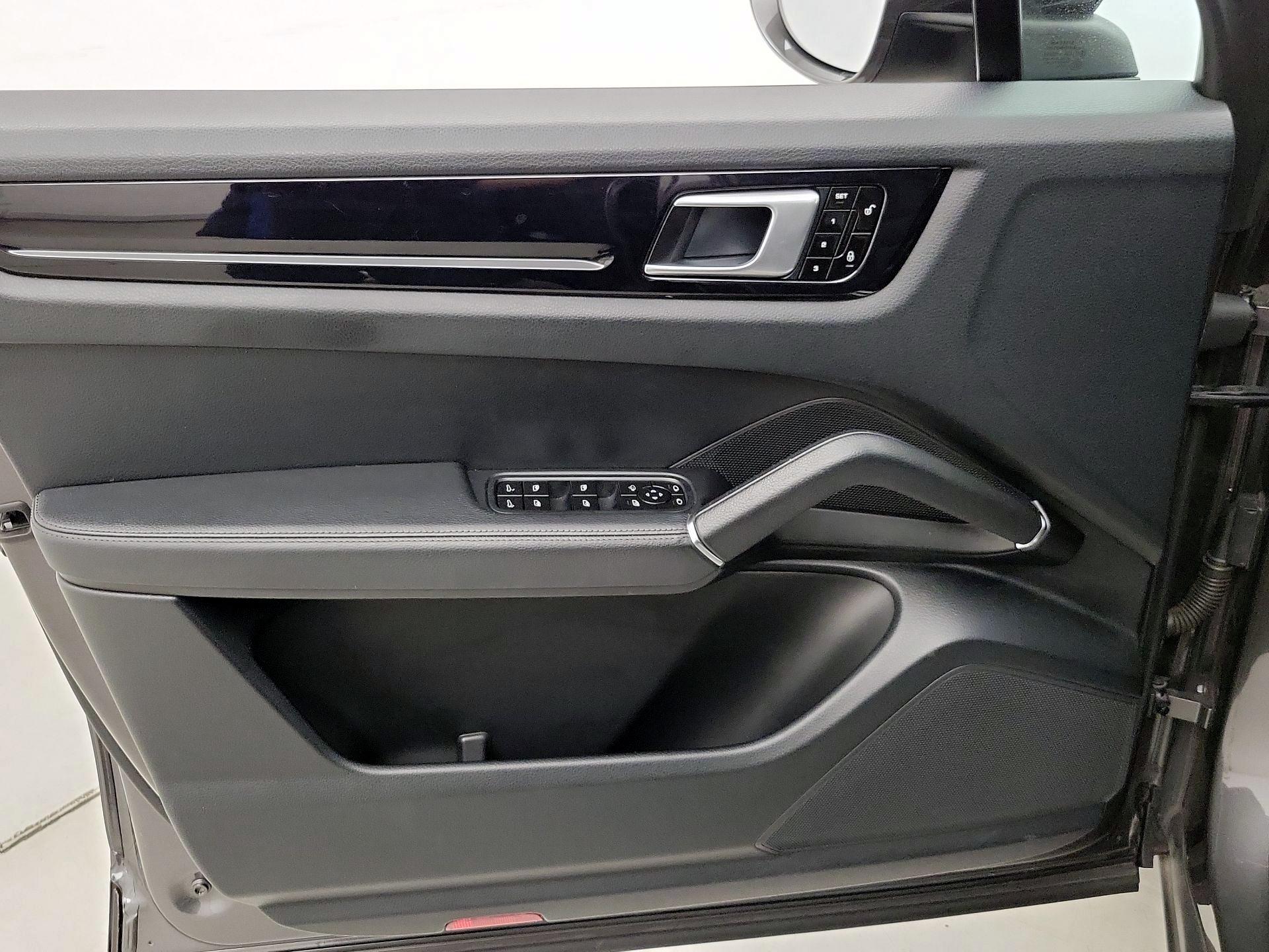 Thumbnail: 2019 Porsche Cayenne - 12