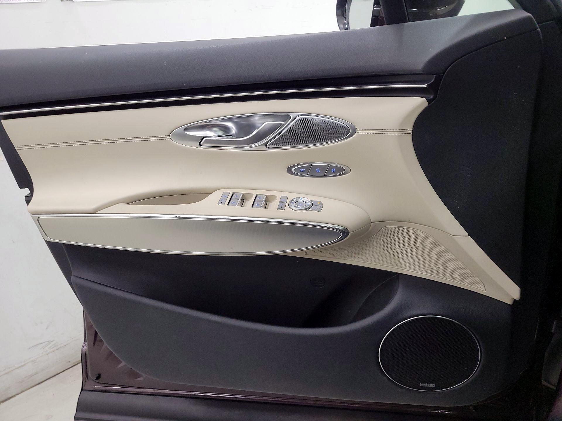 Thumbnail: 2022 Genesis GV70 - 12