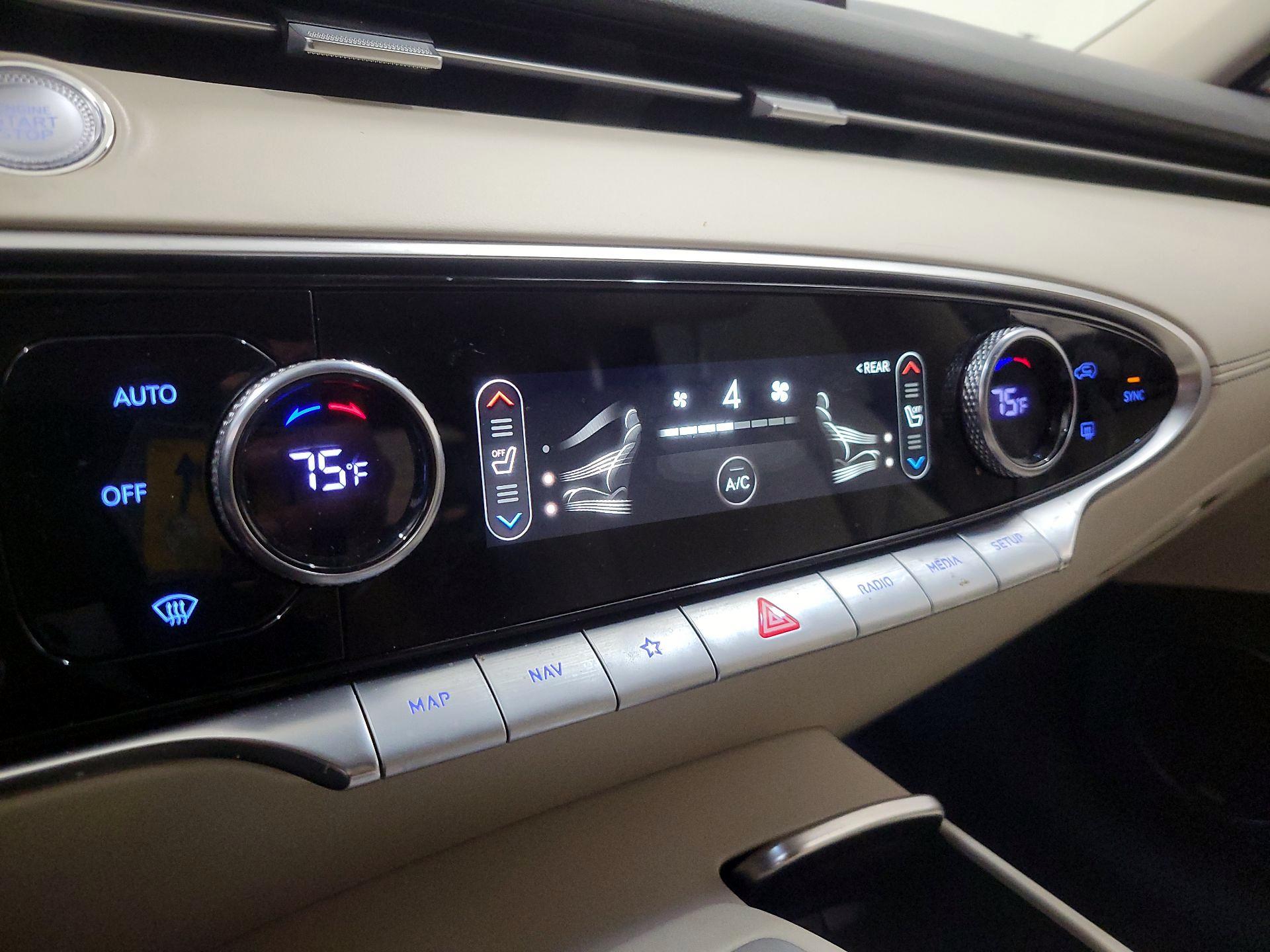 Thumbnail: 2022 Genesis GV70 - 17