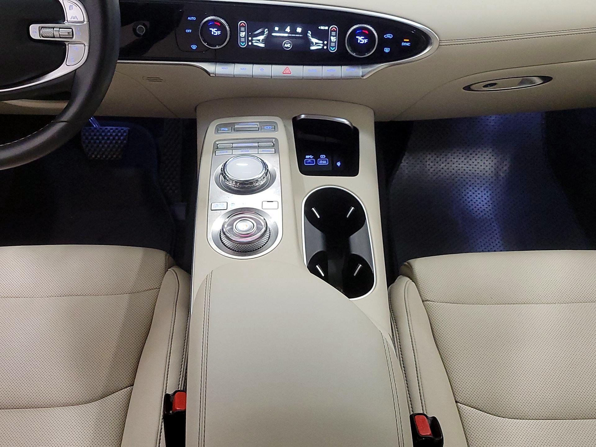 Thumbnail: 2022 Genesis GV70 - 18