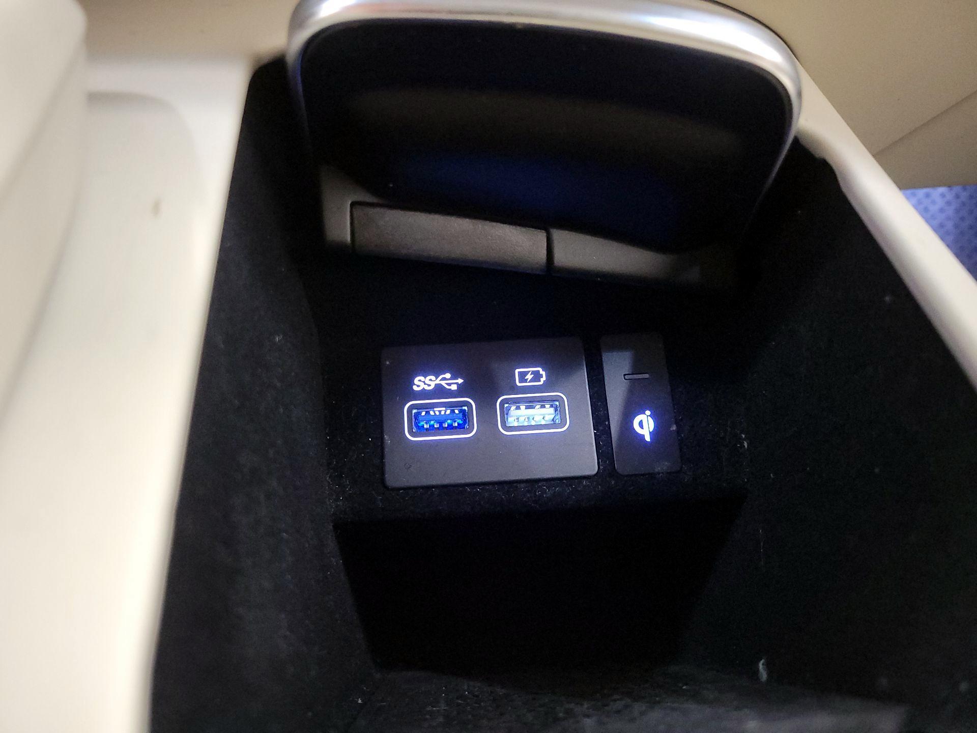 Thumbnail: 2022 Genesis GV70 - 19