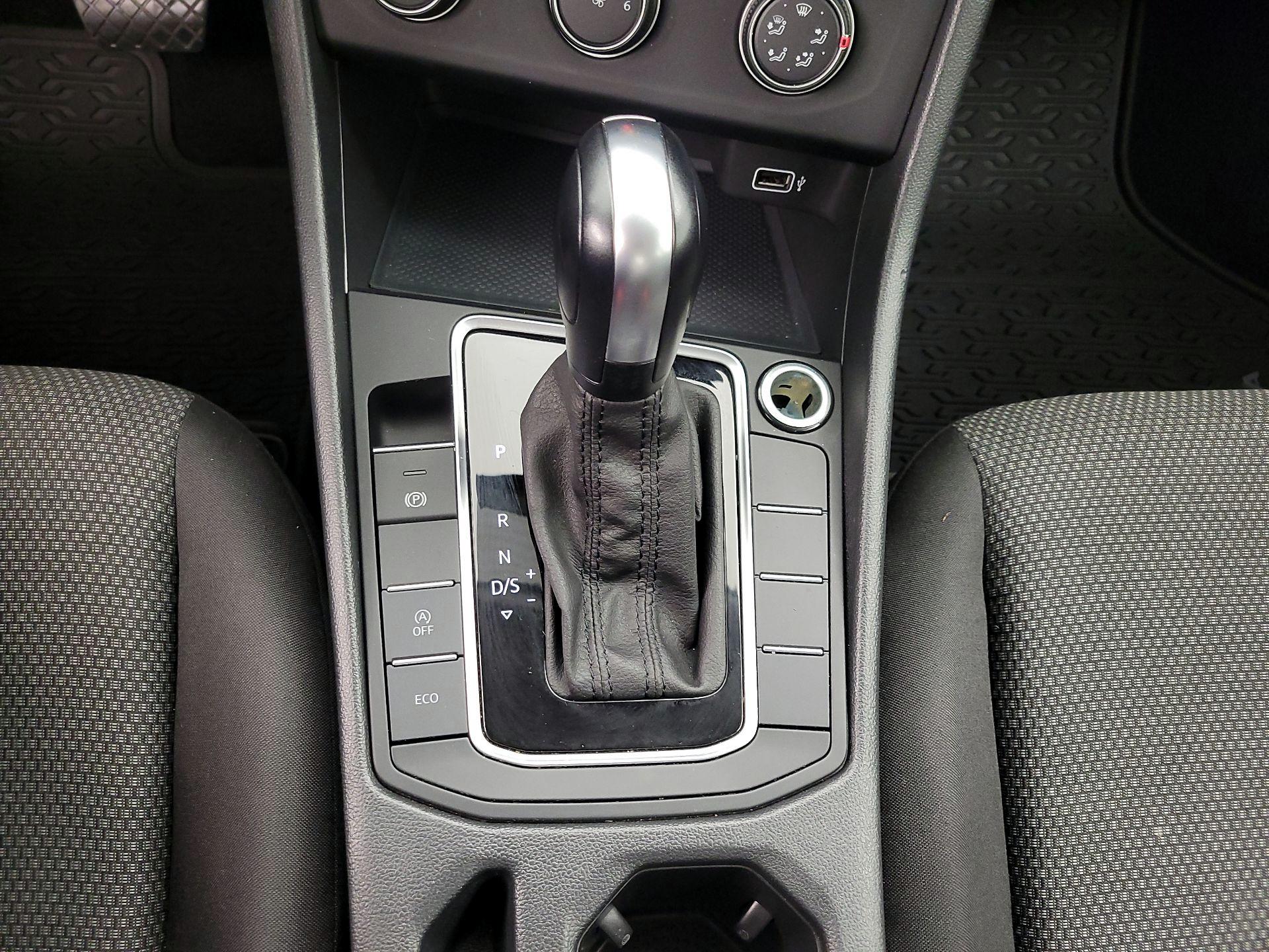 Thumbnail: 2019 Volkswagen Jetta - 17