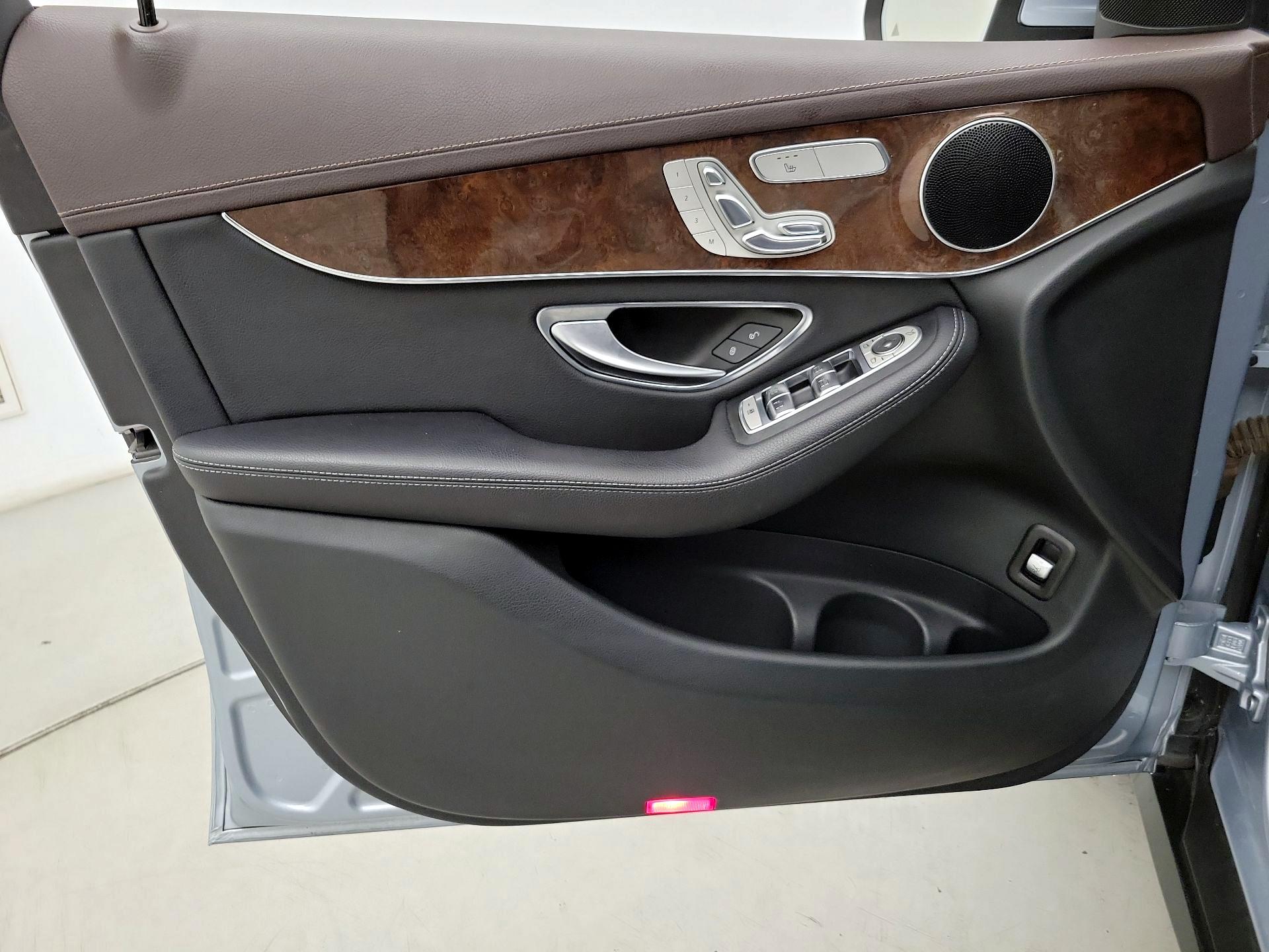 Thumbnail: 2016 Mercedes-Benz GLC - 12