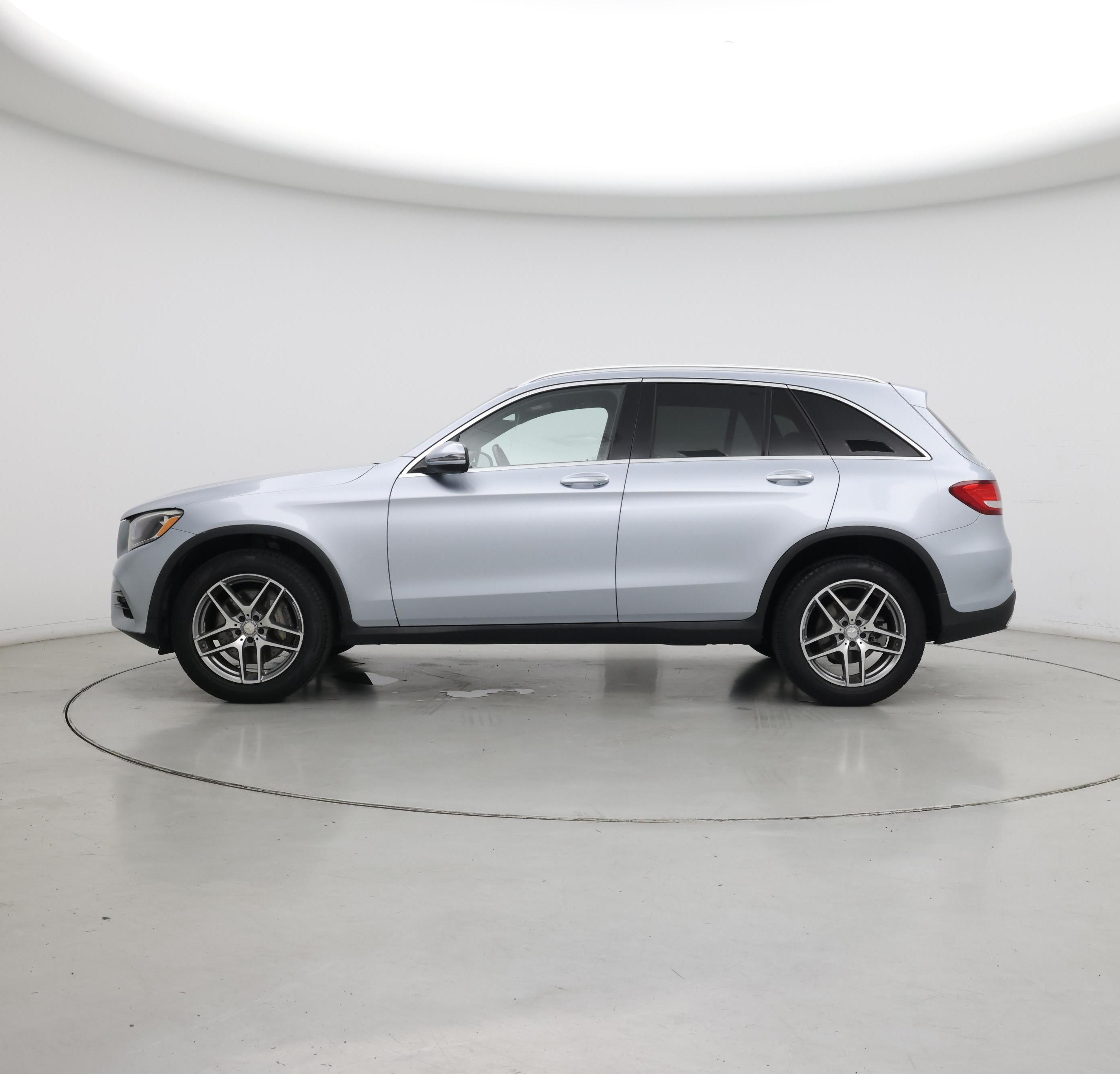 Thumbnail: 2016 Mercedes-Benz GLC - 3