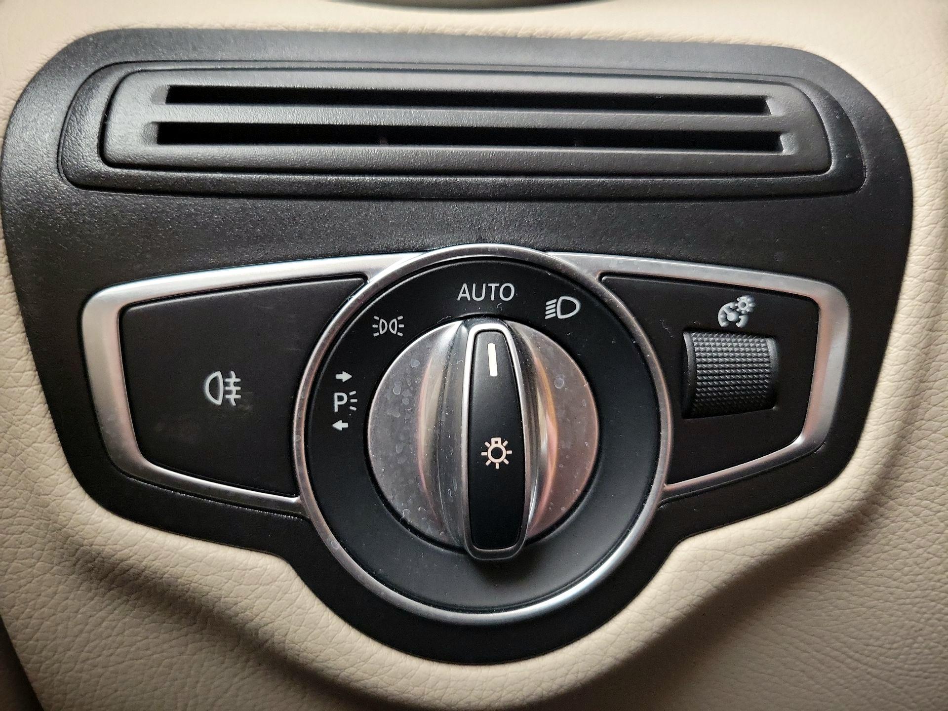 Thumbnail: 2022 Mercedes-Benz GLC - 13