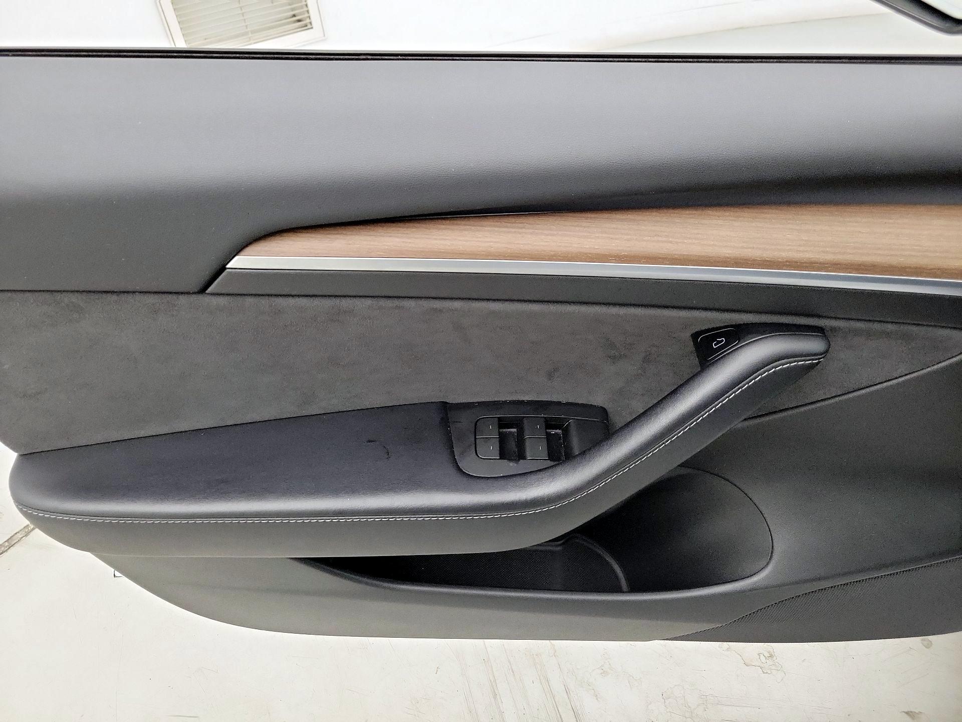 Thumbnail: 2022 Tesla Model 3 - 12