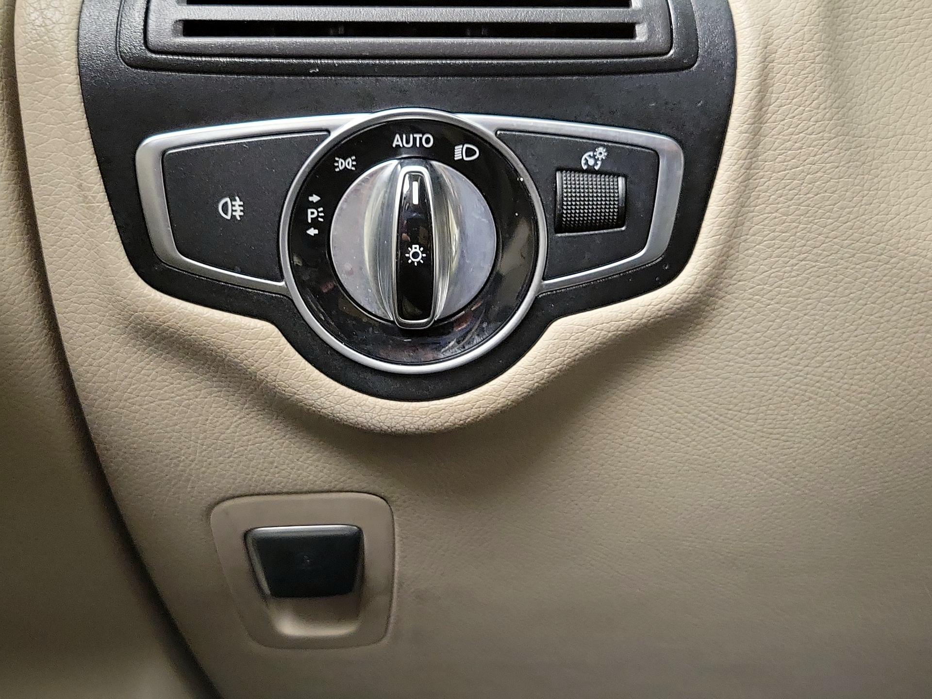 Thumbnail: 2016 Mercedes-Benz GLC - 13